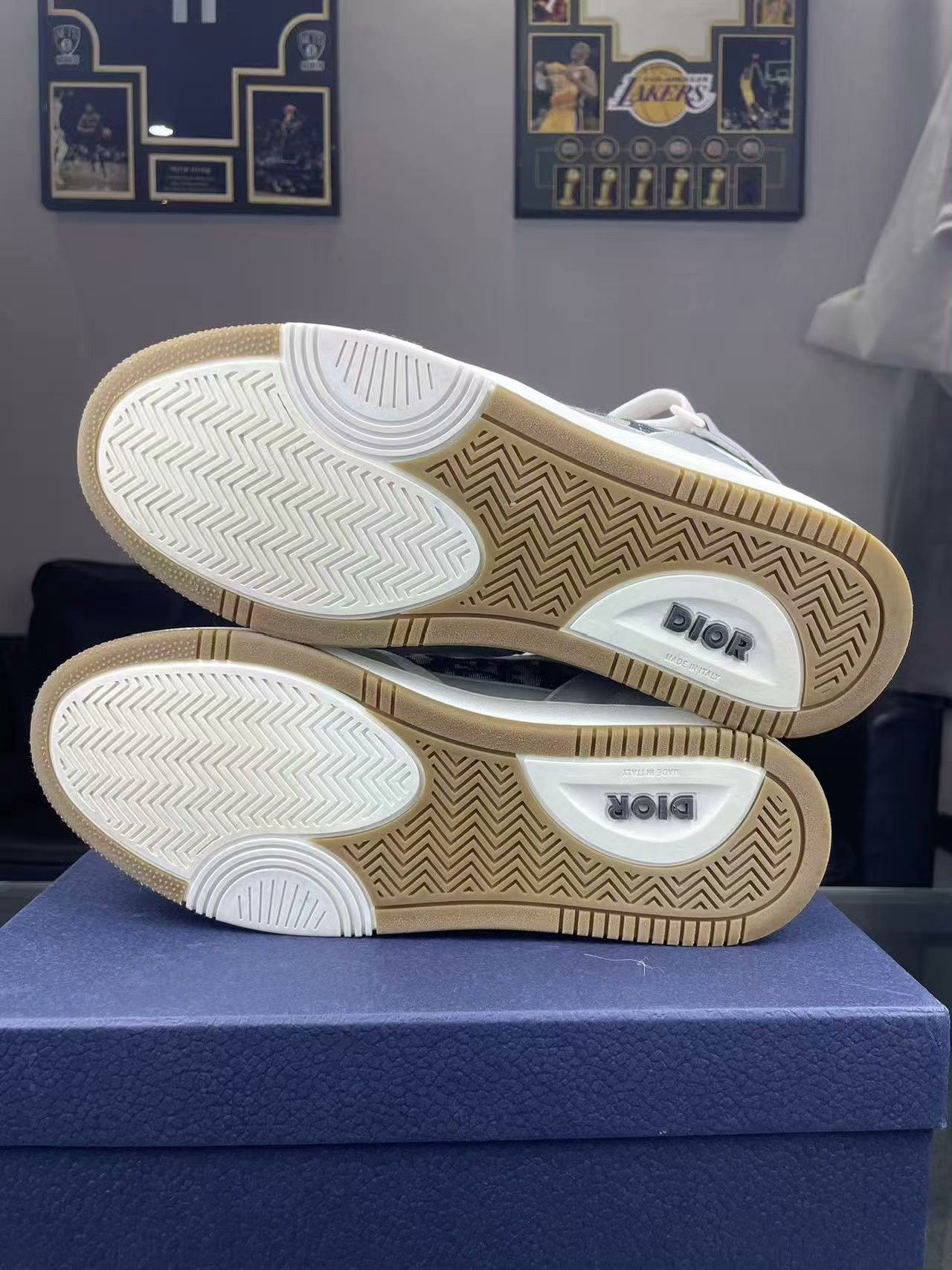 Dior Dior White Hitop Sneakers 27 Men Size US 10 / EU 43 - 4 Thumbnail
