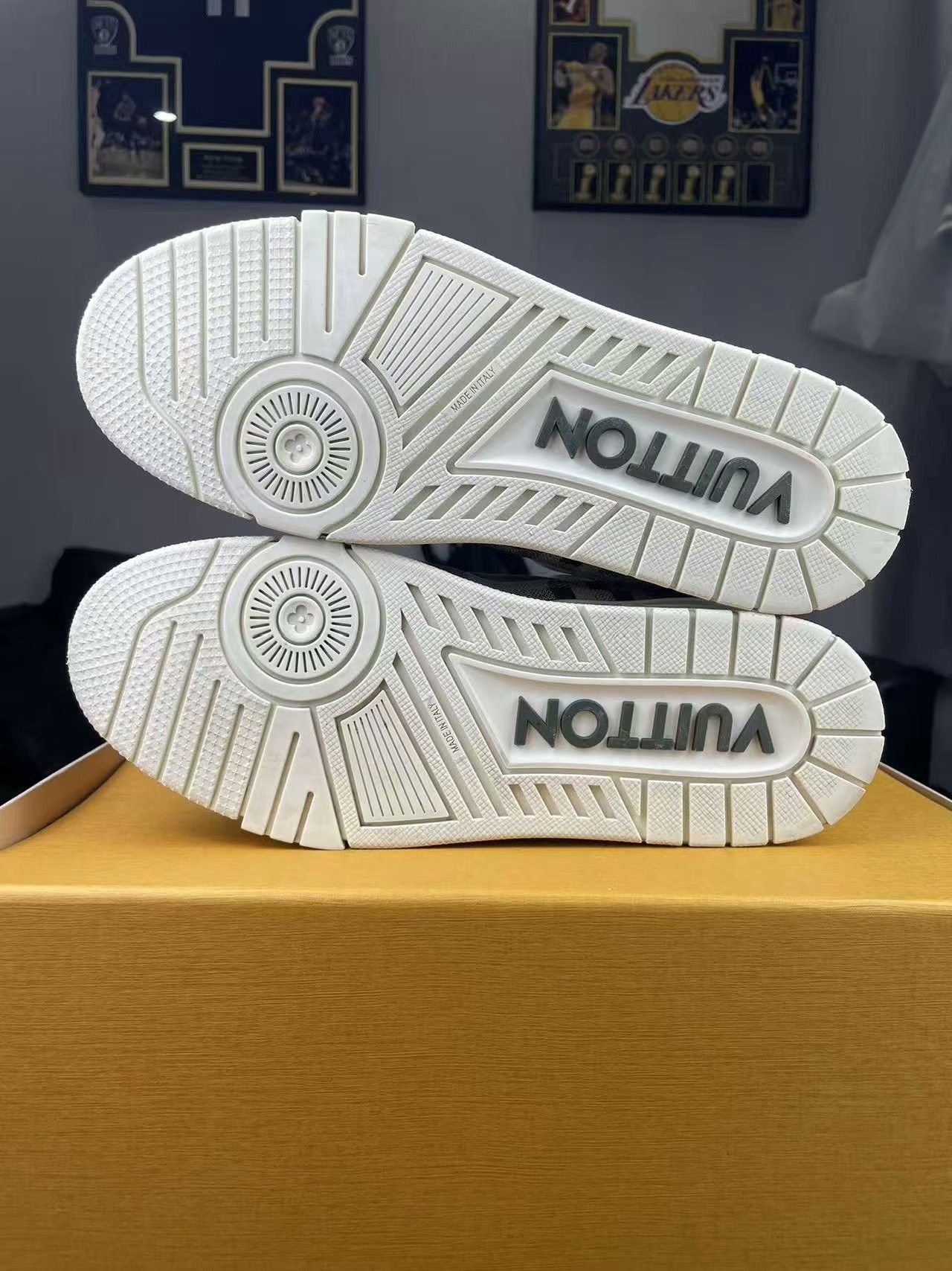 Louis Vuitton Louis Vuitton Training White Lowtop Sneakers 41 Men Size US 8.5 / EU 41-42 - 4 Thumbnail