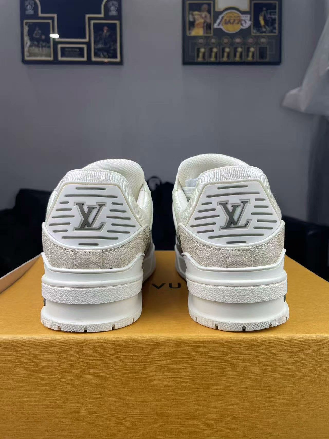 Louis Vuitton Louis Vuitton Training White Lowtop Sneakers 41 Men Size US 8.5 / EU 41-42 - 3 Thumbnail