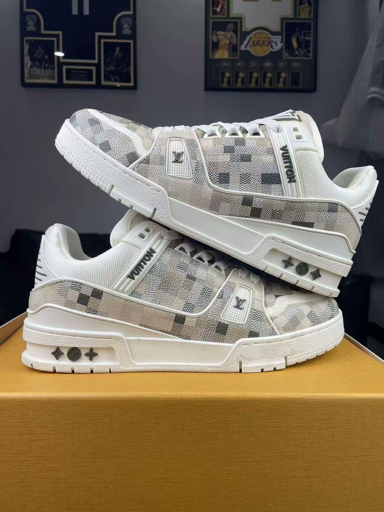 Louis Vuitton Louis Vuitton Training White Lowtop Sneakers 41 Men Size US 8.5 / EU 41-42 - 6 Thumbnail