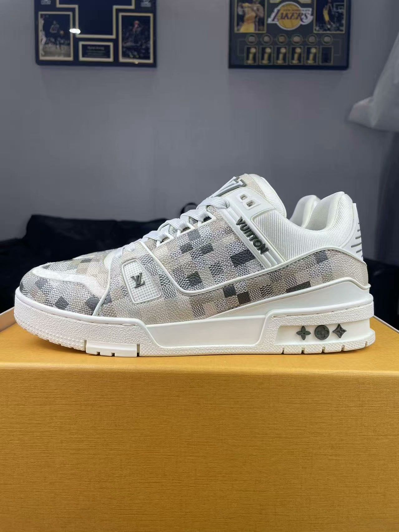 Louis Vuitton Louis Vuitton Training White Lowtop Sneakers 41 Men Size US 8.5 / EU 41-42 - 7 Thumbnail