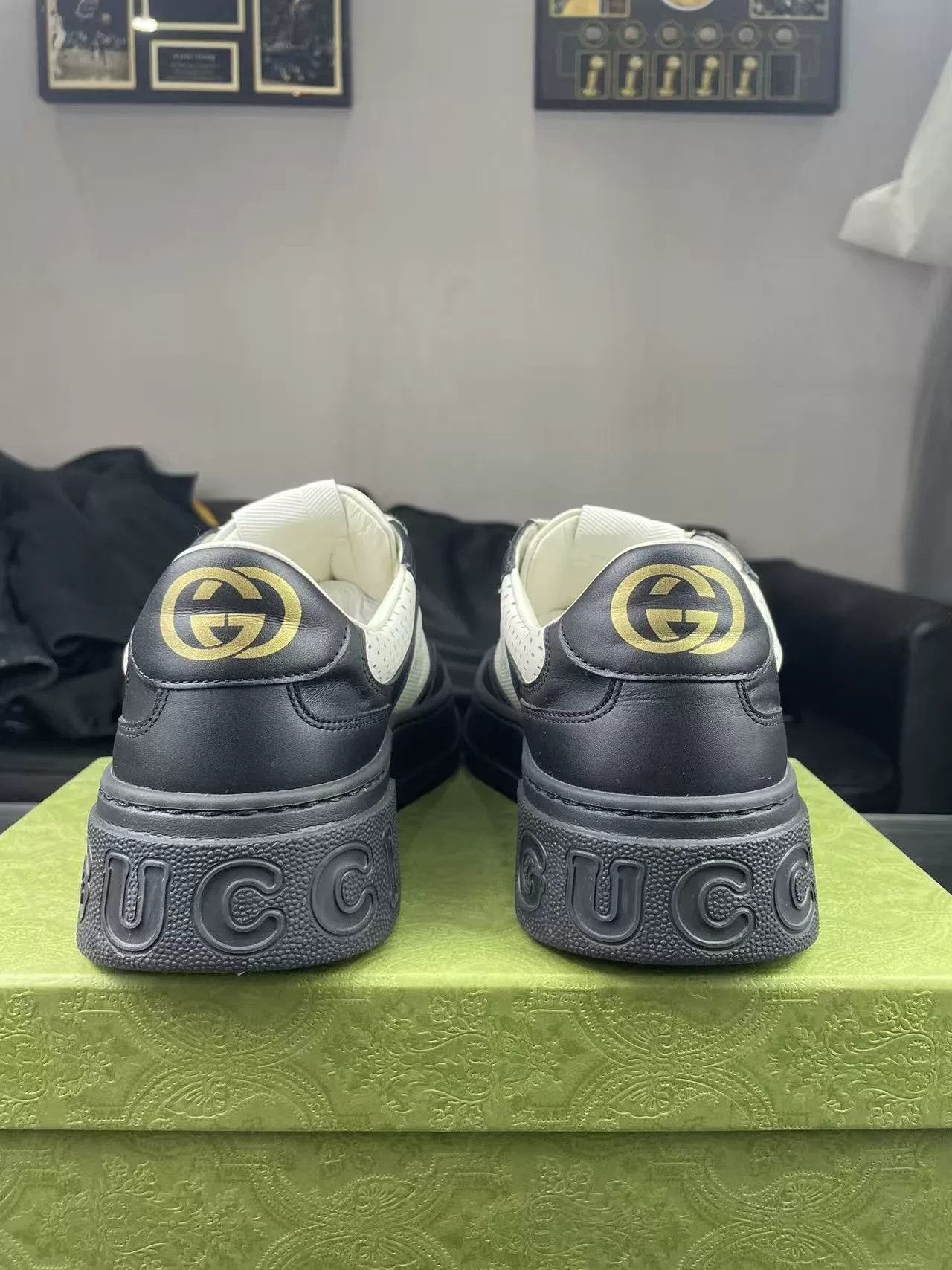 Gucci Gucci Black Lowtop Sneakers 39 Women Size US 8.5 / IT 38.5 - 3 Thumbnail