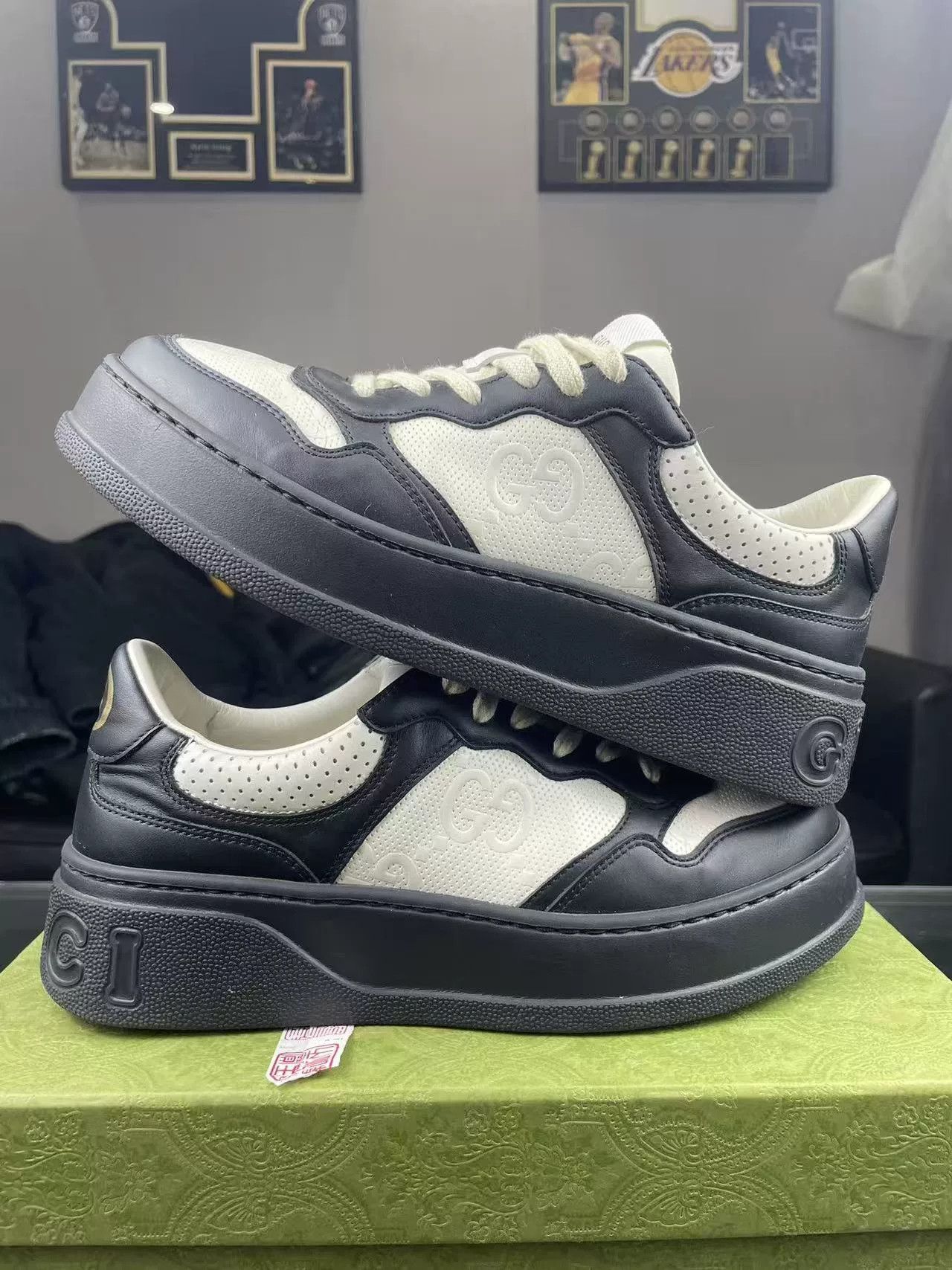 Gucci Gucci Black Lowtop Sneakers 39 Women Size US 8.5 / IT 38.5 - 6 Thumbnail