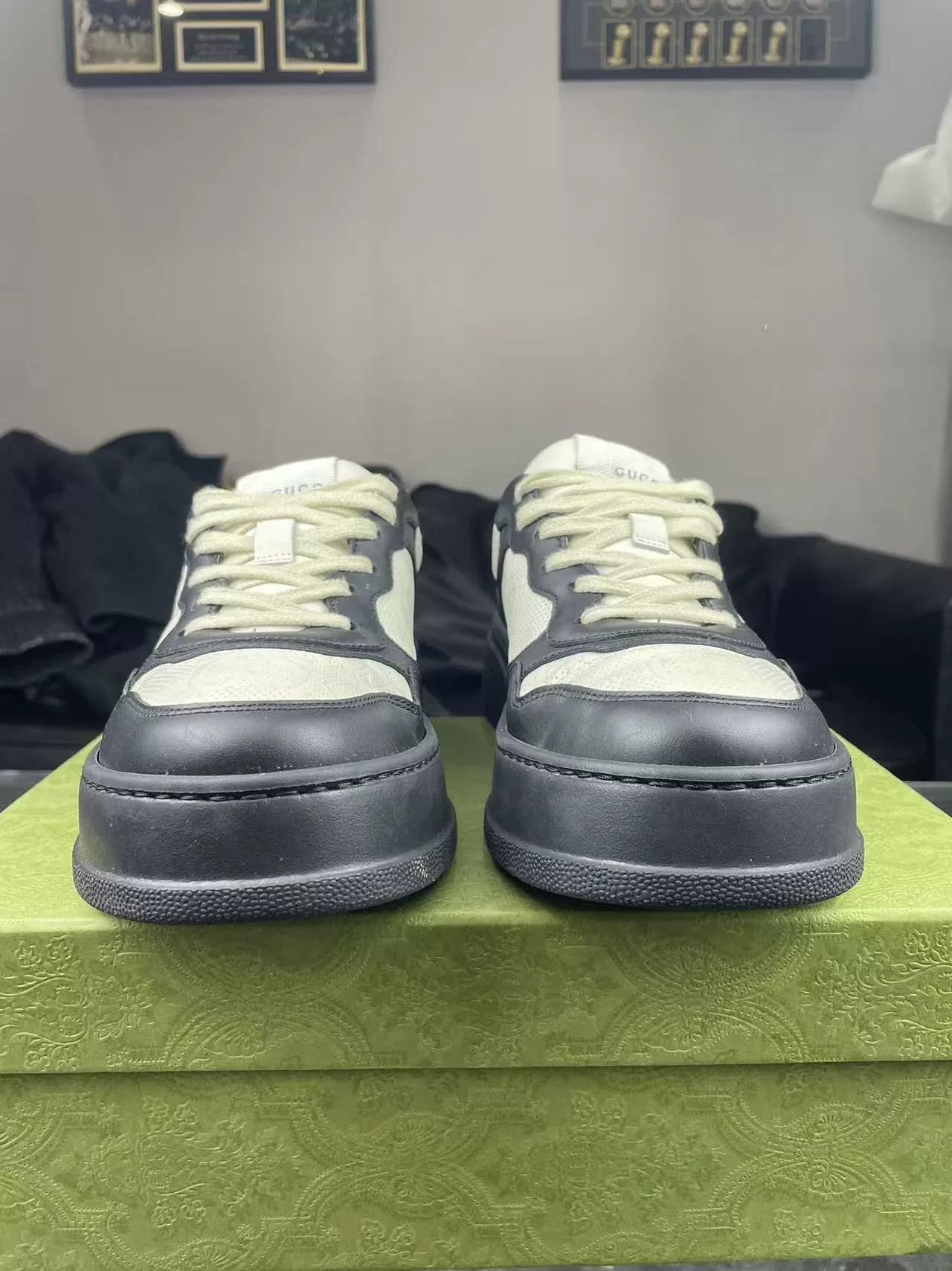 Gucci Gucci Black Lowtop Sneakers 39 Women Size US 8.5 / IT 38.5 - 2 Thumbnail