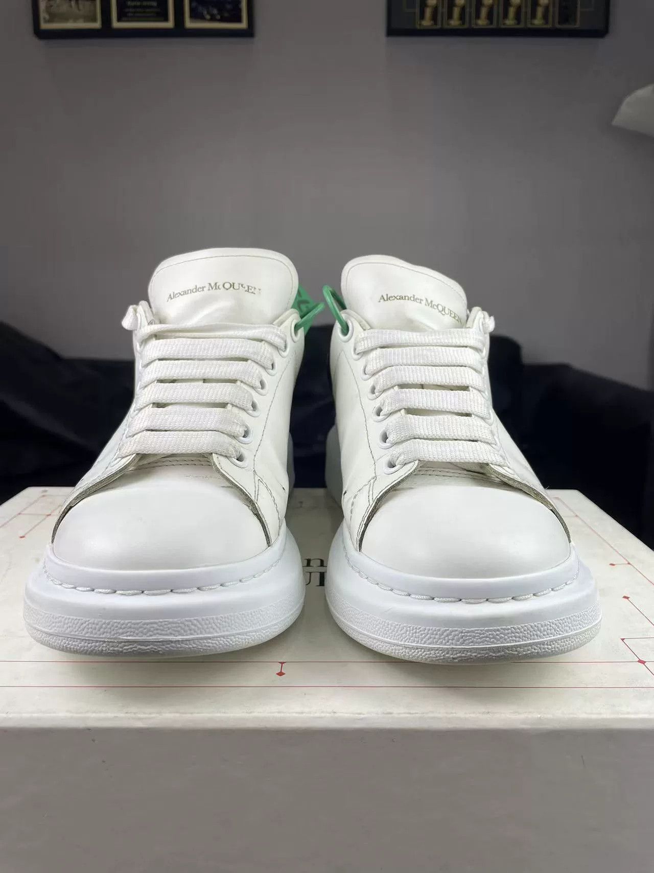 Alexander McQueen Alexander McQueen Black Lowtop Sneakers 40 Men Size US 7.5 / EU 40-41 - 2 Thumbnail