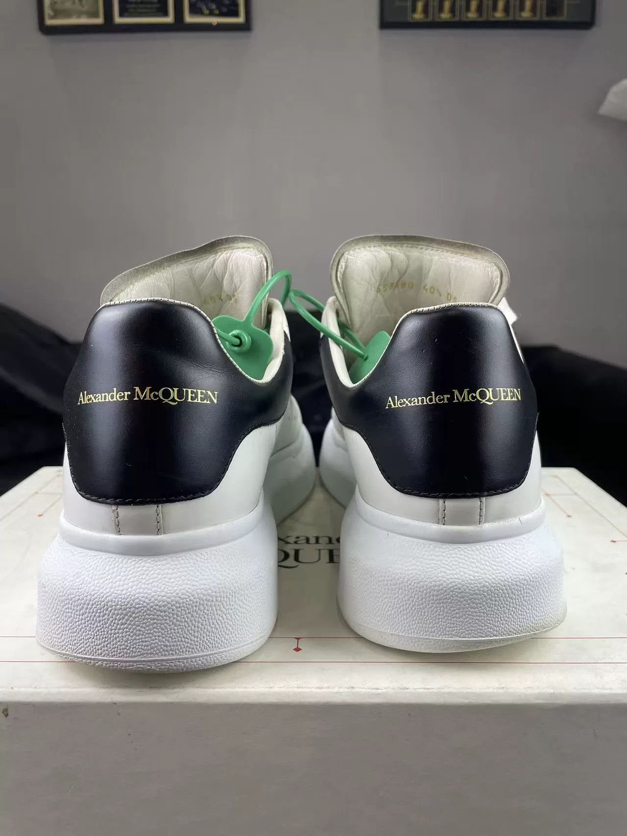 Alexander McQueen Alexander McQueen Black Lowtop Sneakers 40 Men Size US 7.5 / EU 40-41 - 3 Thumbnail
