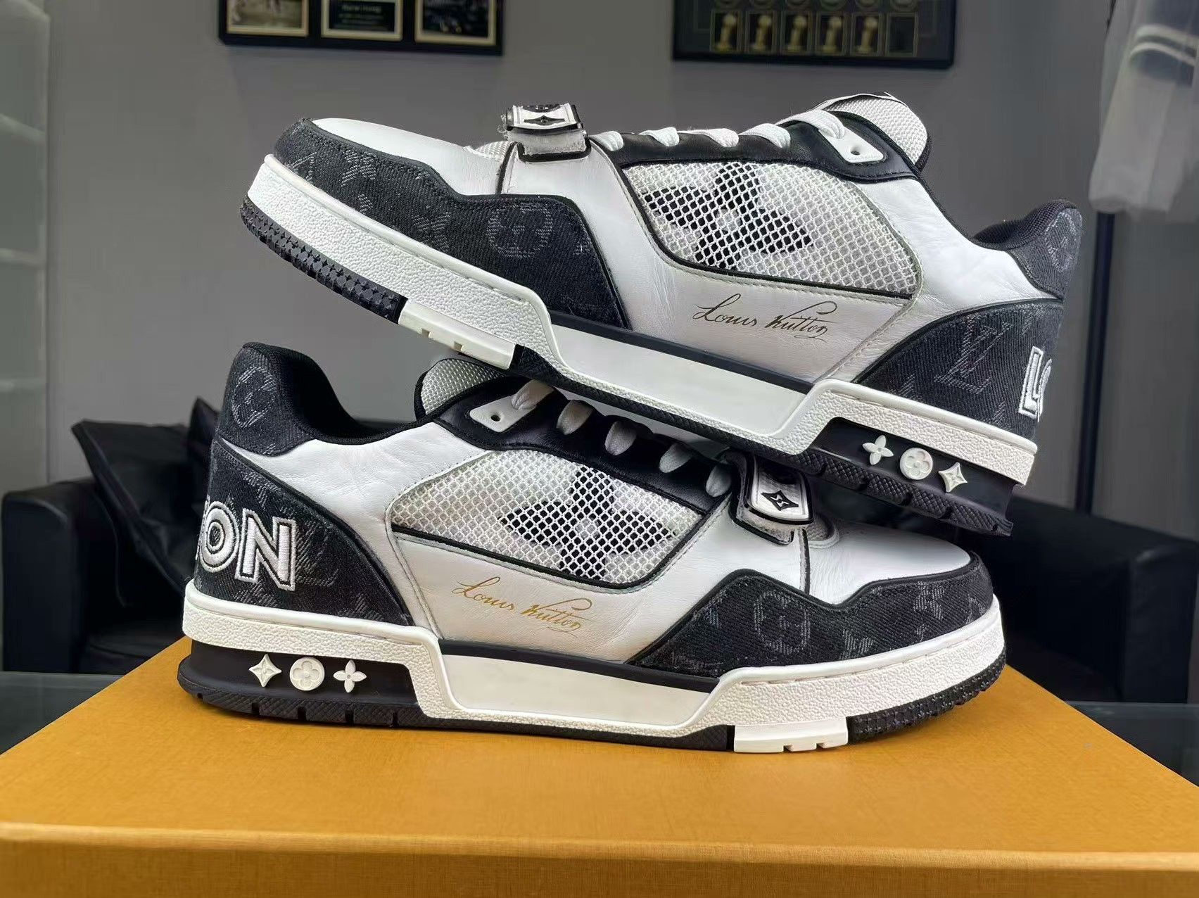 Louis Vuitton Louis Vuitton Training Black Lowtop Sneakers 43.5 Men Size US 10.5 / EU 43-44 - 6 Thumbnail