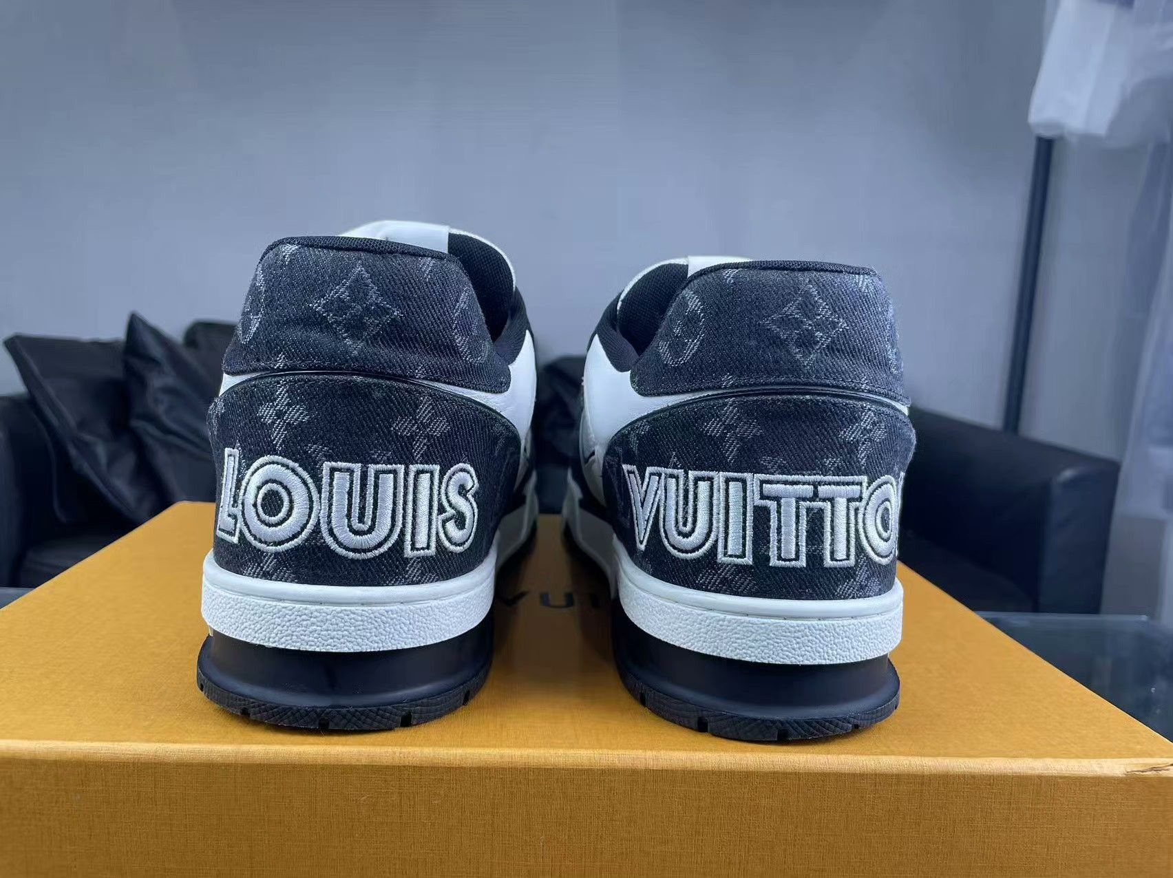 Louis Vuitton Louis Vuitton Training Black Lowtop Sneakers 43.5 Men Size US 10.5 / EU 43-44 - 3 Thumbnail