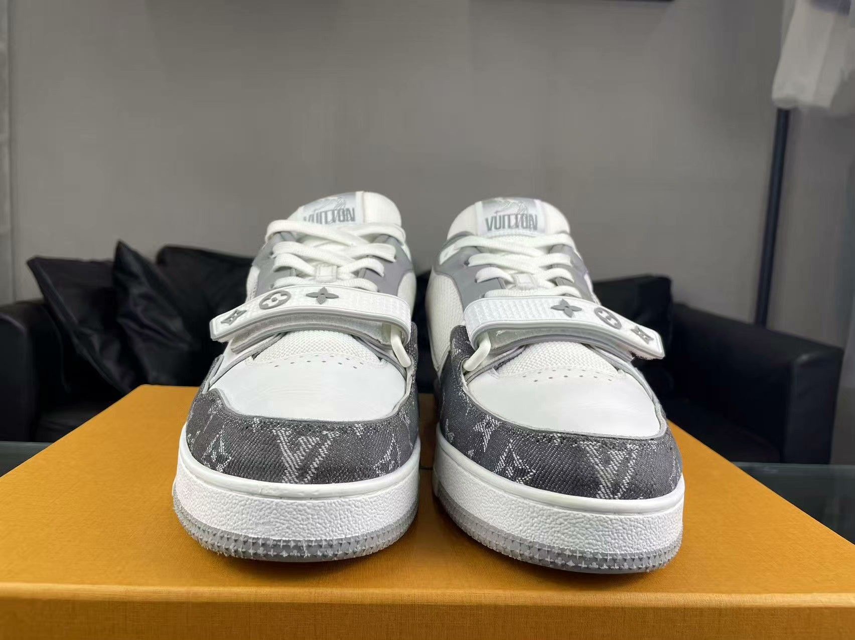 Louis Vuitton Louis Vuitton Training White Lowtop Sneakers 42 Men Size US 9 / EU 42 - 2 Thumbnail