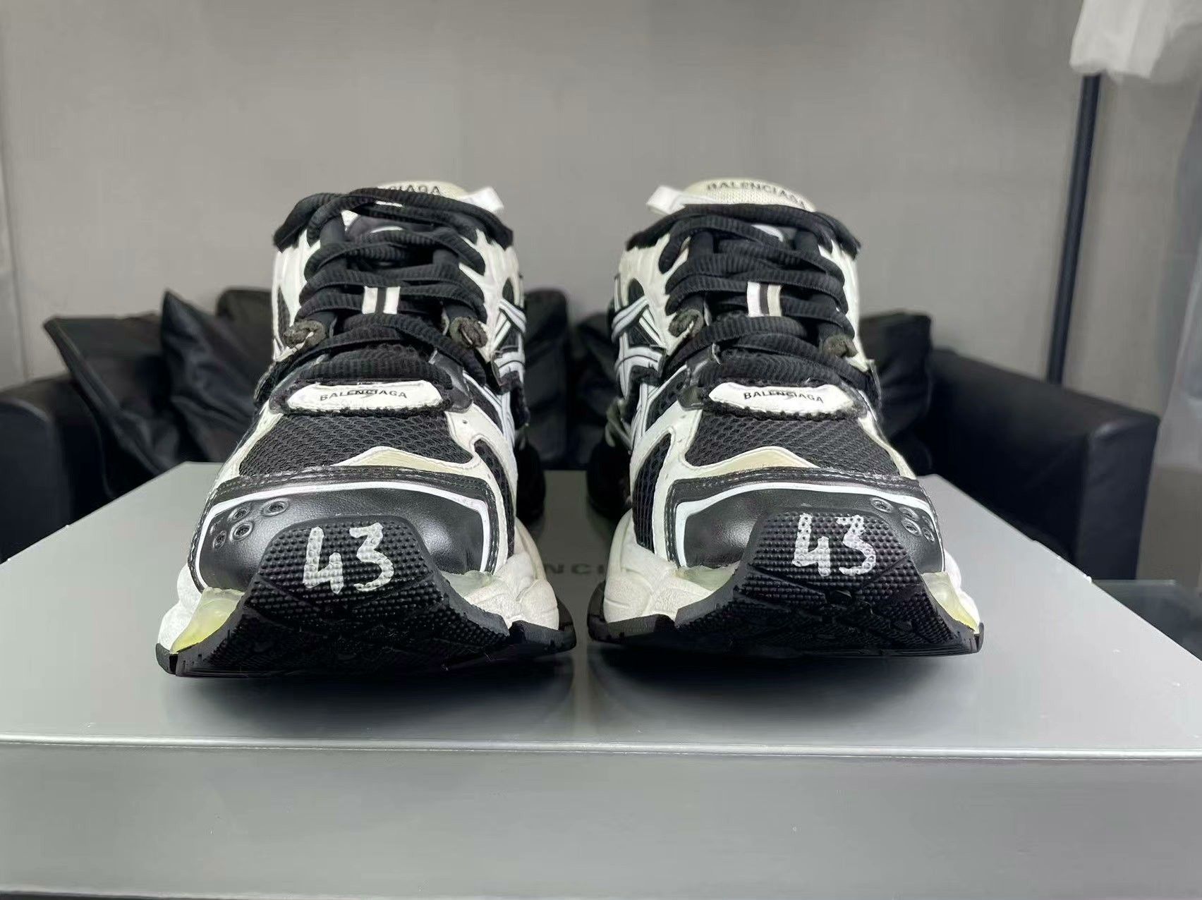 Balenciaga Balenciaga Running Black Lowtop Sneakers 43 Men Size US 10 / EU 43 - 2 Thumbnail