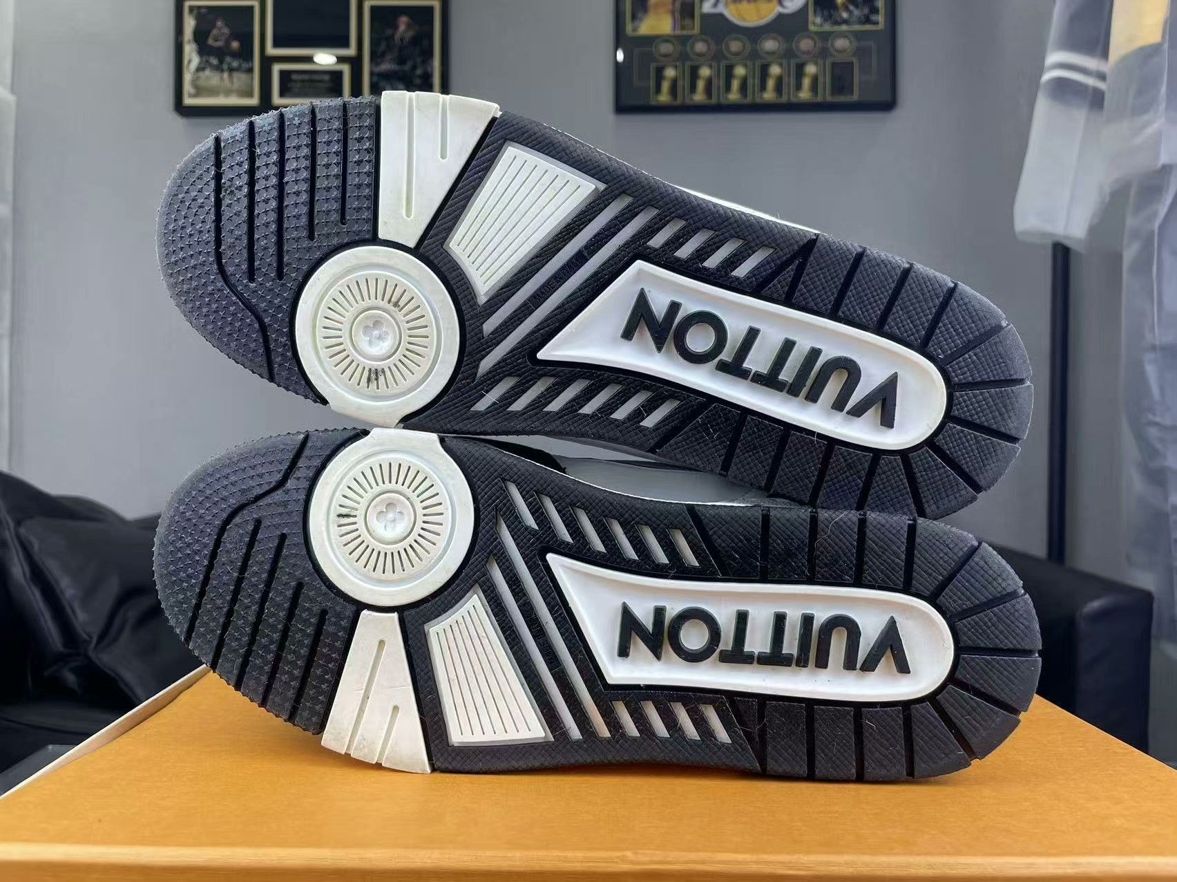 Louis Vuitton Louis Vuitton Training Black Lowtop Sneakers 41 Men Size US 8.5 / EU 41-42 - 4 Thumbnail