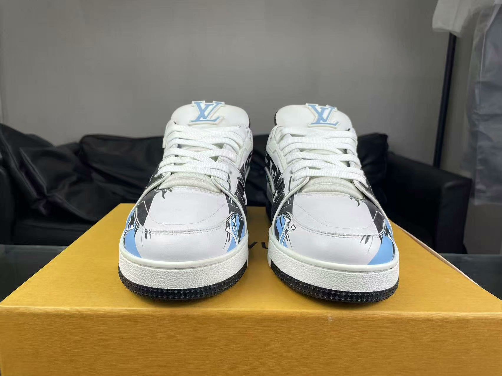 Louis Vuitton Louis Vuitton Training Blue Lowtop Sneakers 41 Men Size US 8.5 / EU 41-42 - 2 Thumbnail