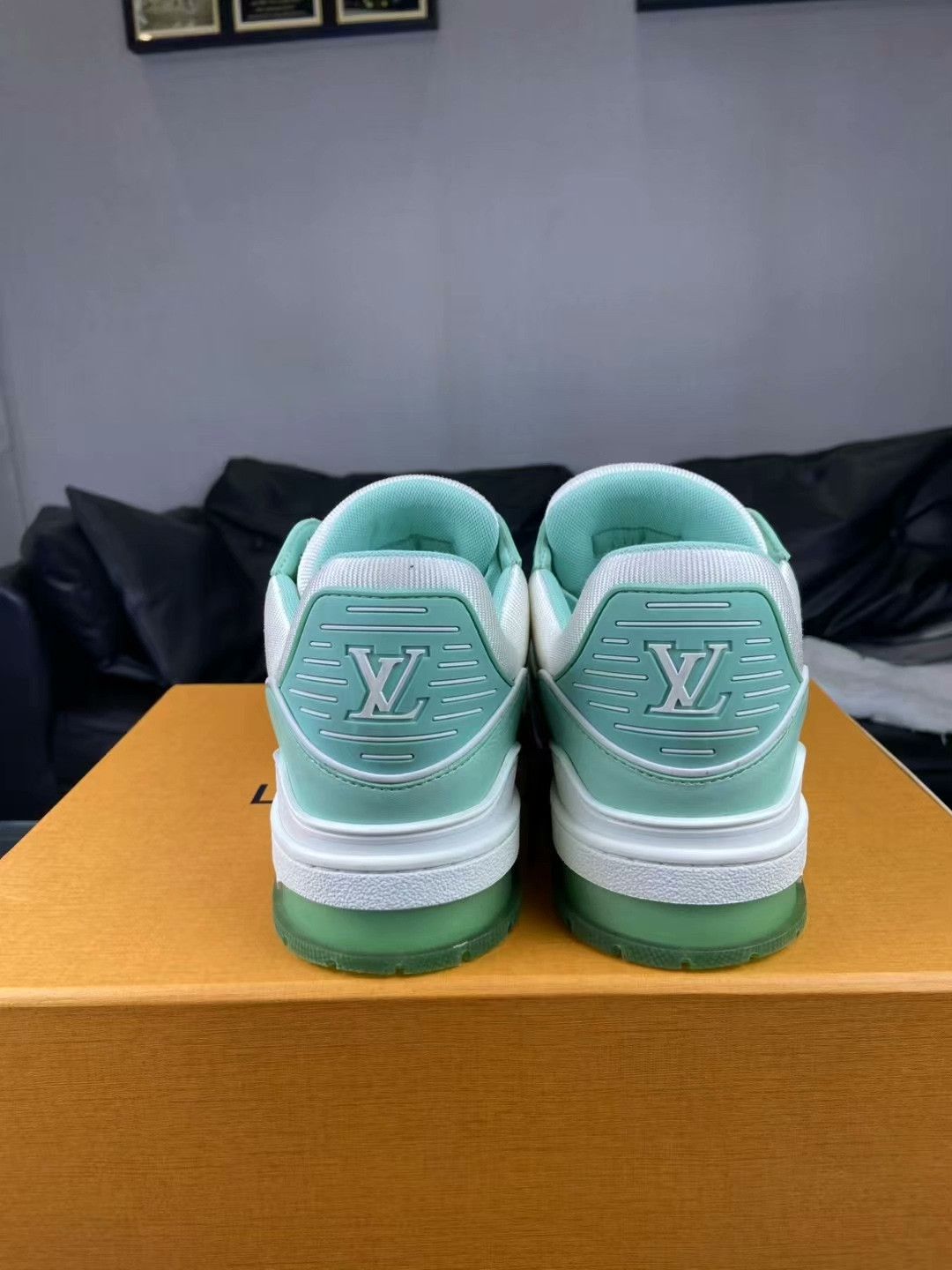 Louis Vuitton Louis Vuitton Training Green Lowtop Sneakers 41 Men Size US 8.5 / EU 41-42 - 4 Thumbnail