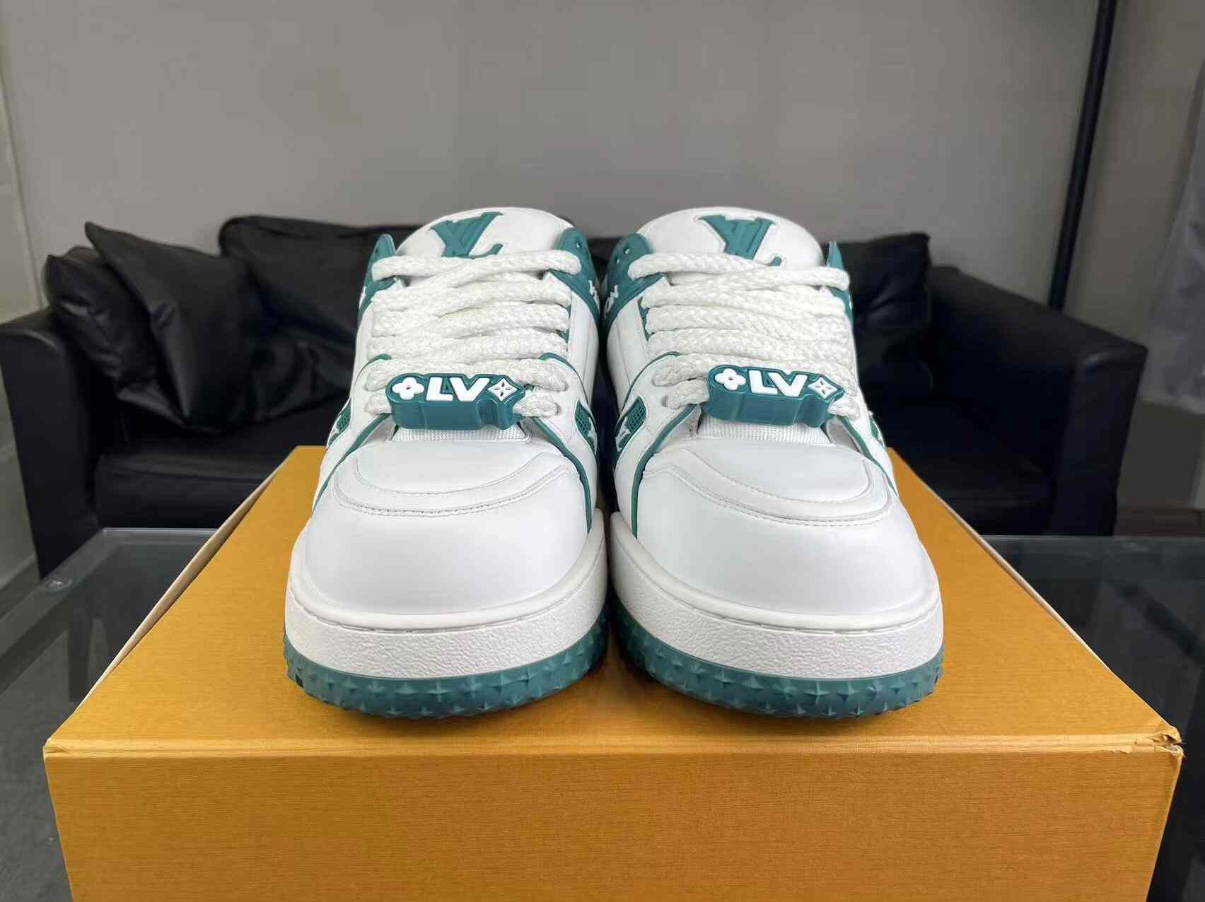Louis Vuitton Louis Vuitton Training White Lowtop Sneakers 43 Men Size US 10 / EU 43 - 2 Thumbnail