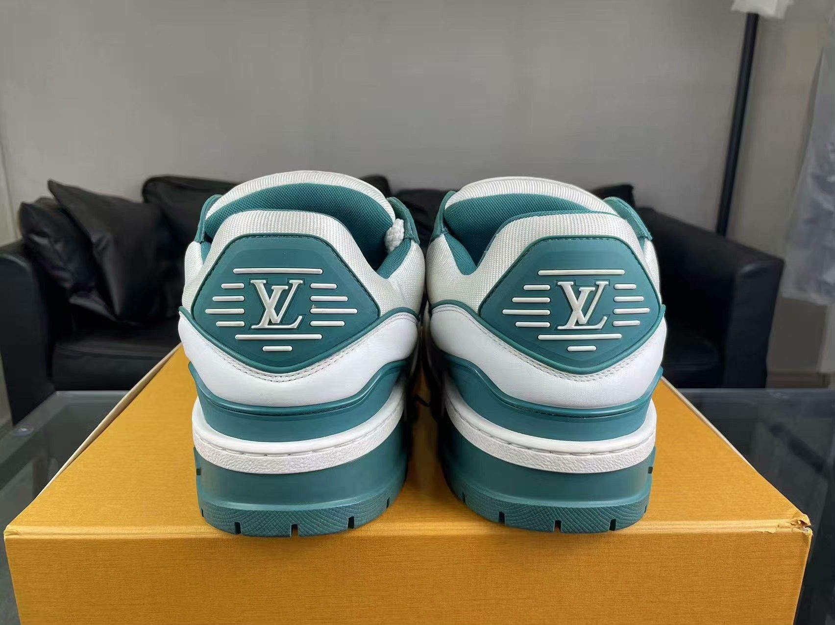Louis Vuitton Louis Vuitton Training White Lowtop Sneakers 43 Men Size US 10 / EU 43 - 3 Thumbnail