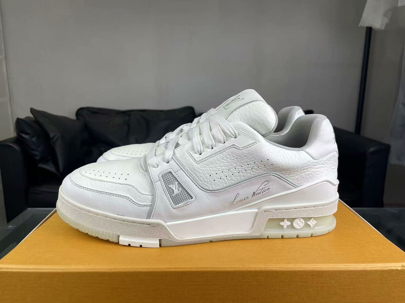 Louis Vuitton Louis Vuitton Training White Lowtop Sneakers 42 Men Size US 9 / EU 42 - 7 Thumbnail