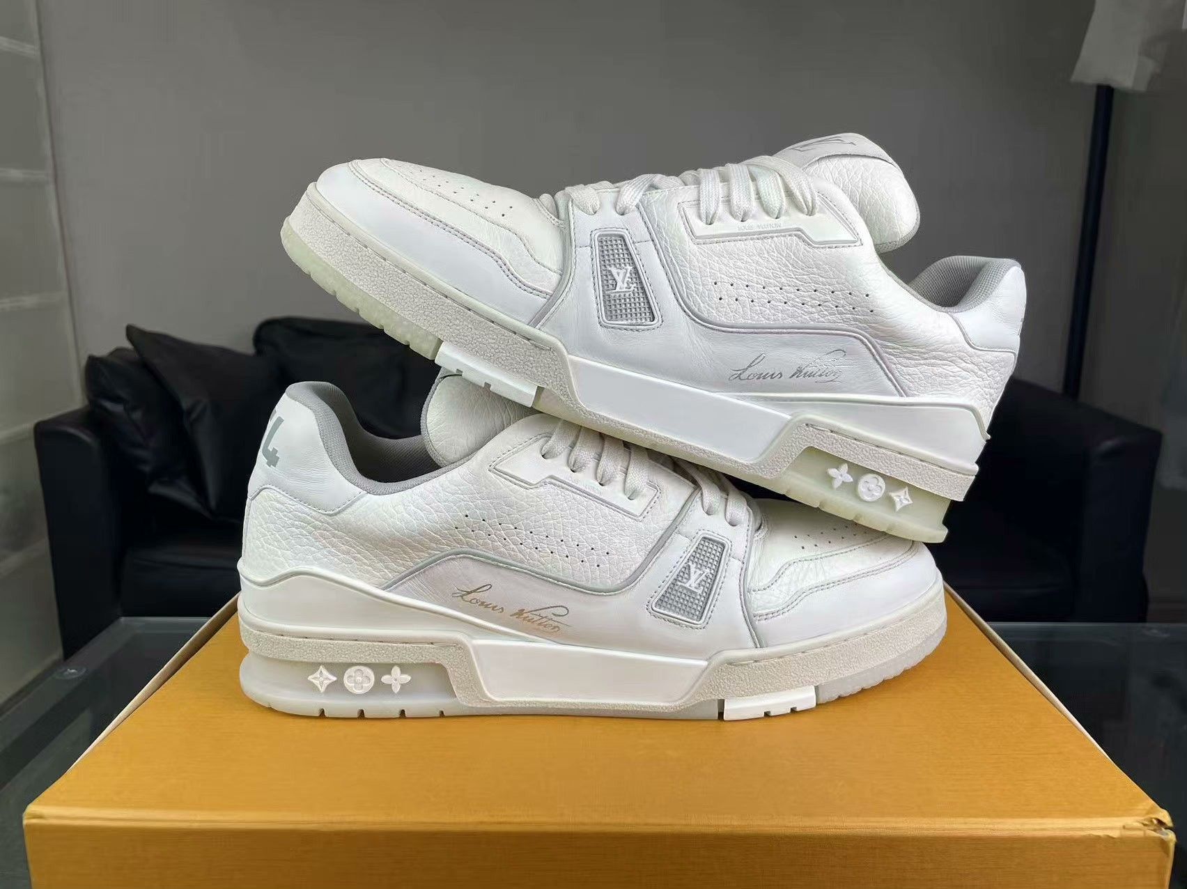 Louis Vuitton Louis Vuitton Training White Lowtop Sneakers 42 Men Size US 9 / EU 42 - 6 Thumbnail