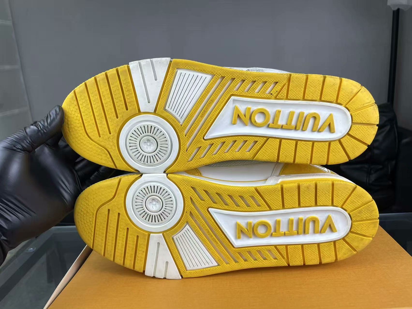 Louis Vuitton Louis Vuitton Training Yellow Lowtop Sneakers 43 Men Size US 10 / EU 43 - 5 Thumbnail