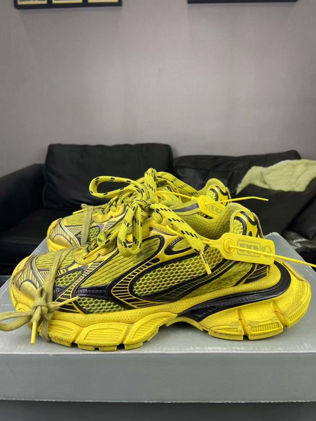 Balenciaga Balenciaga Distressed Yellow Lowtop Sneakers XXXL Men Size US 10 / EU 43 - 3 Thumbnail