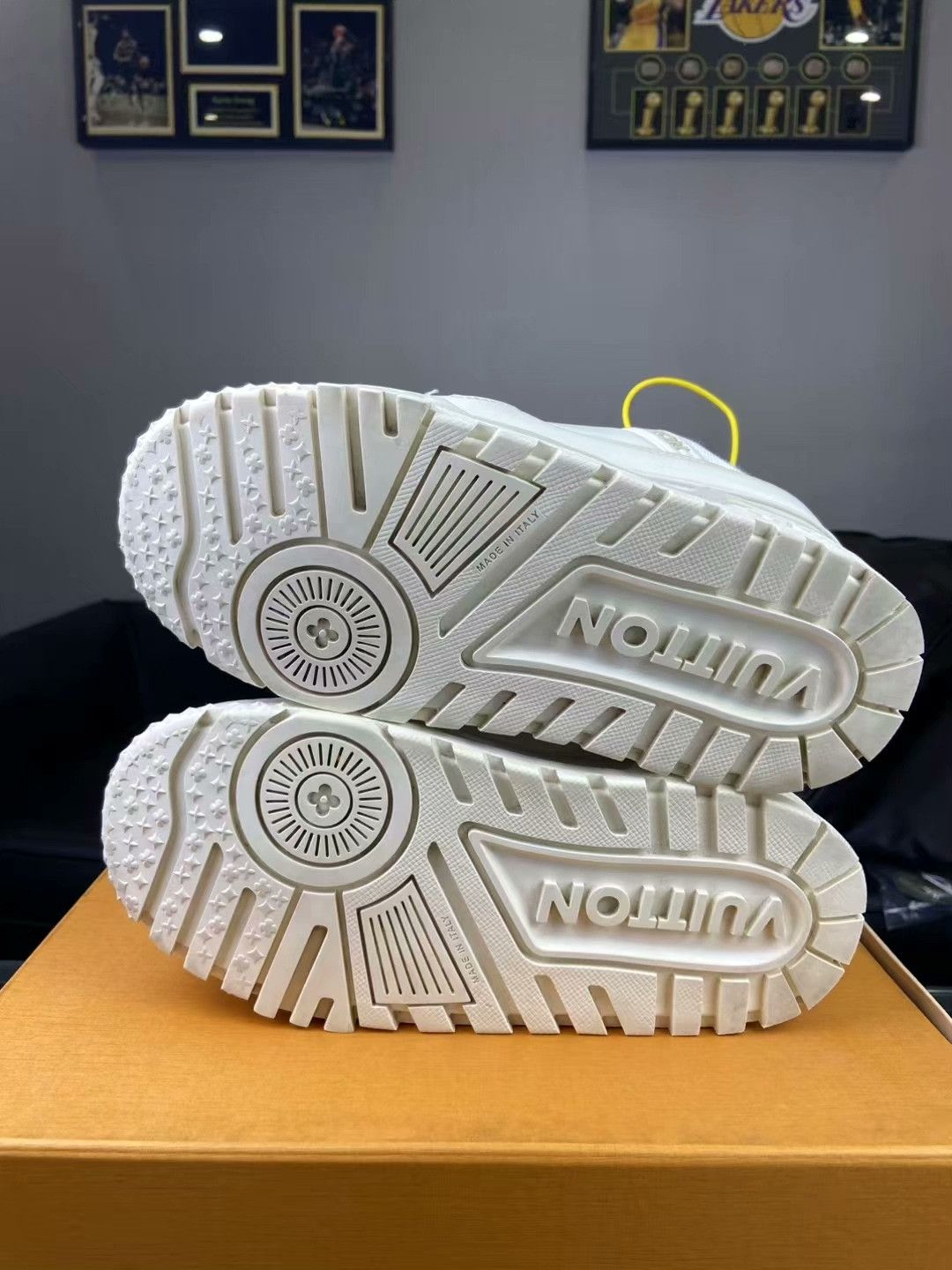 Louis Vuitton Louis Vuitton White Lowtop Sneakers 39 Men Size US 6.5 / EU 39-40 - 5 Thumbnail