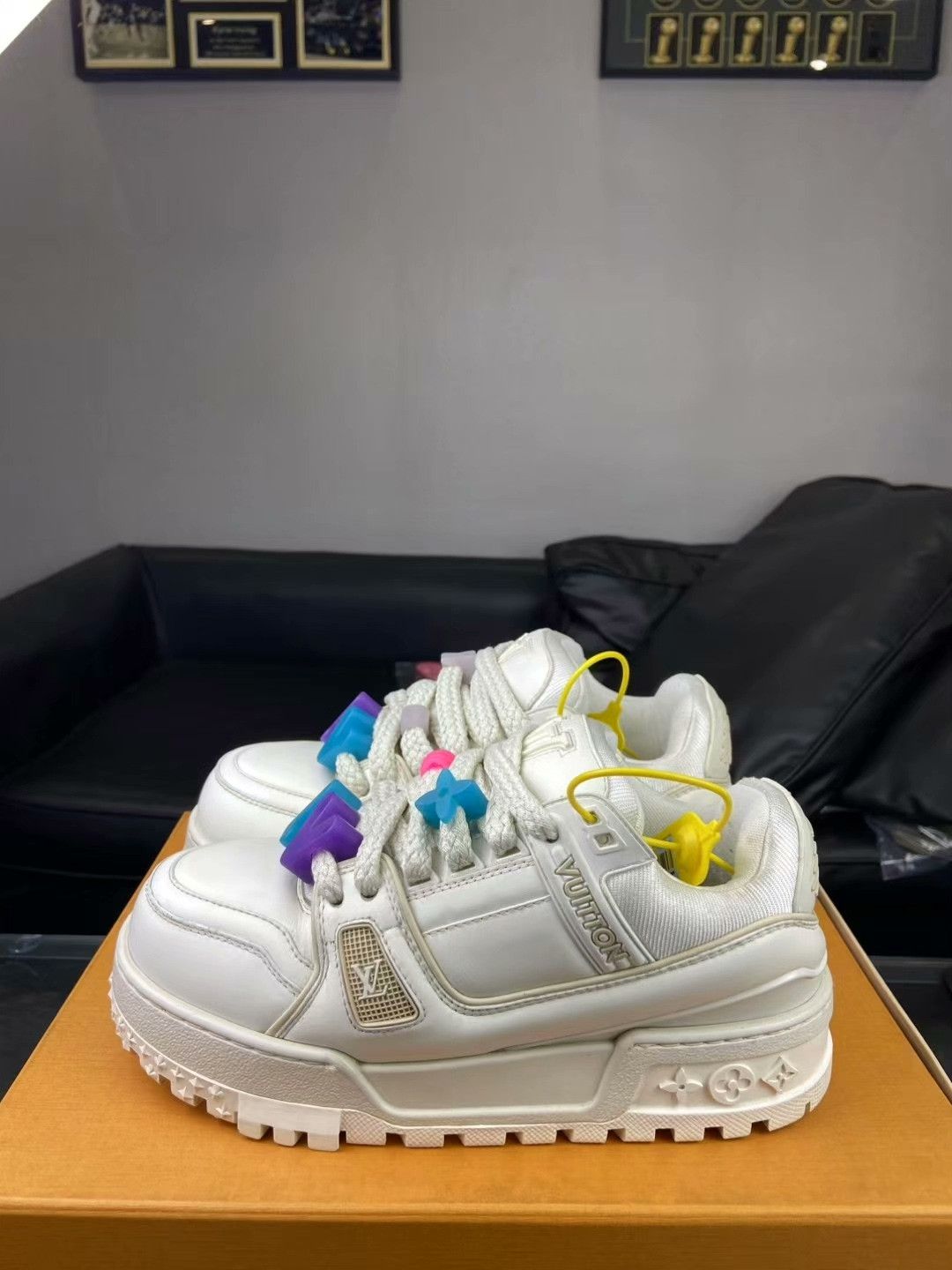 Louis Vuitton Louis Vuitton White Lowtop Sneakers 39 Men Size US 6.5 / EU 39-40 - 3 Thumbnail