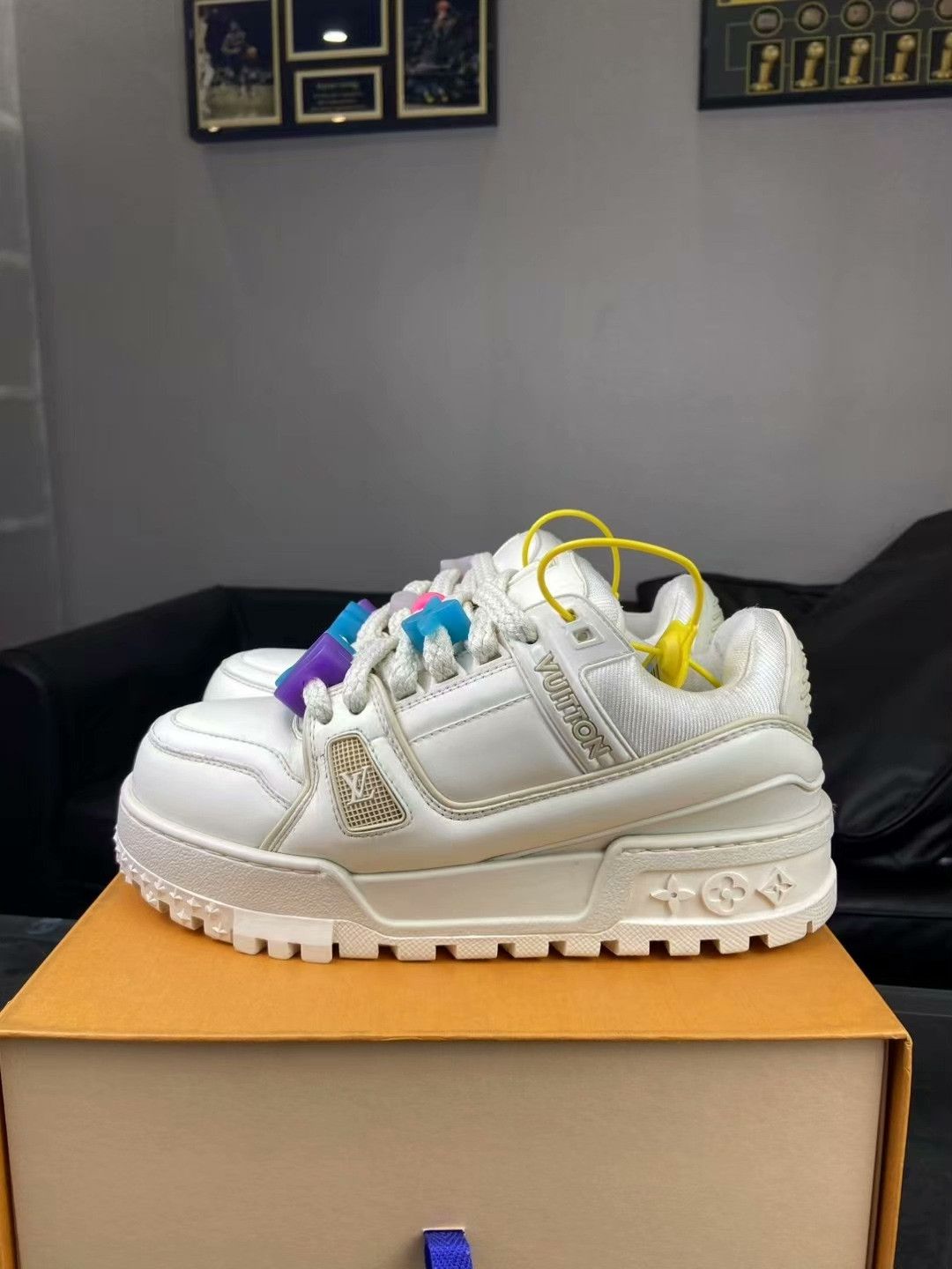 Louis Vuitton Louis Vuitton White Lowtop Sneakers 39 Men Size US 6.5 / EU 39-40 - 8 Thumbnail