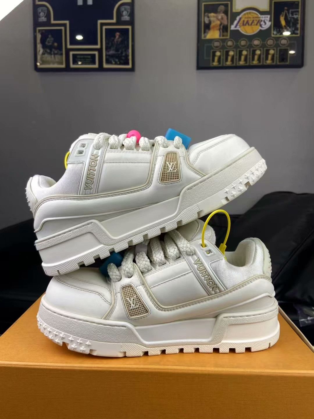 Louis Vuitton Louis Vuitton White Lowtop Sneakers 39 Men Size US 6.5 / EU 39-40 - 6 Thumbnail