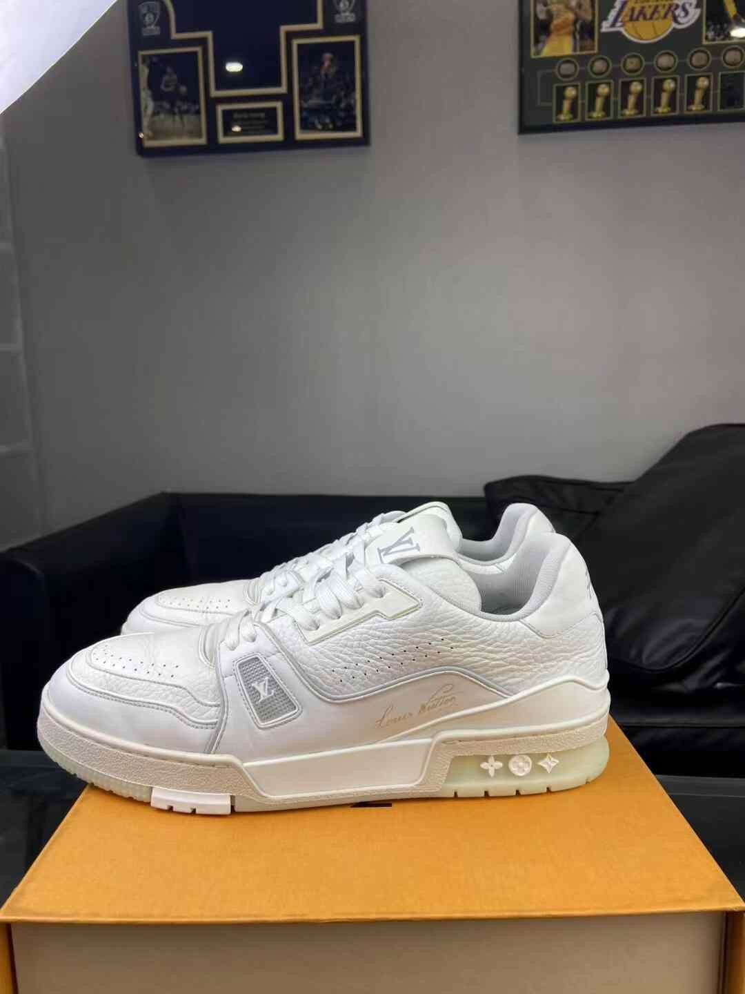 Louis Vuitton Louis Vuitton Training White Lowtop Sneakers 42 Men Size US 9 / EU 42 - 7 Thumbnail