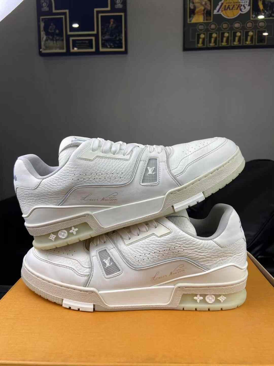 Louis Vuitton Louis Vuitton Training White Lowtop Sneakers 42 Men Size US 9 / EU 42 - 6 Thumbnail