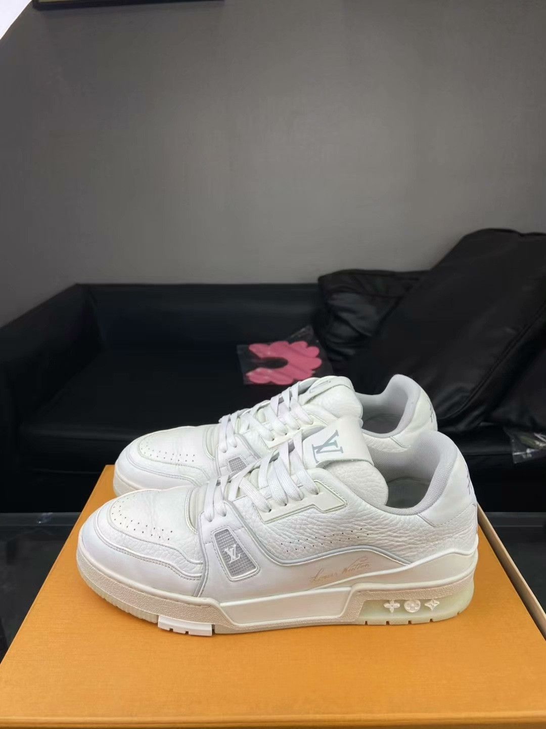 Louis Vuitton Louis Vuitton Training White Lowtop Sneakers 42 Men Size US 9 / EU 42 - 3 Thumbnail