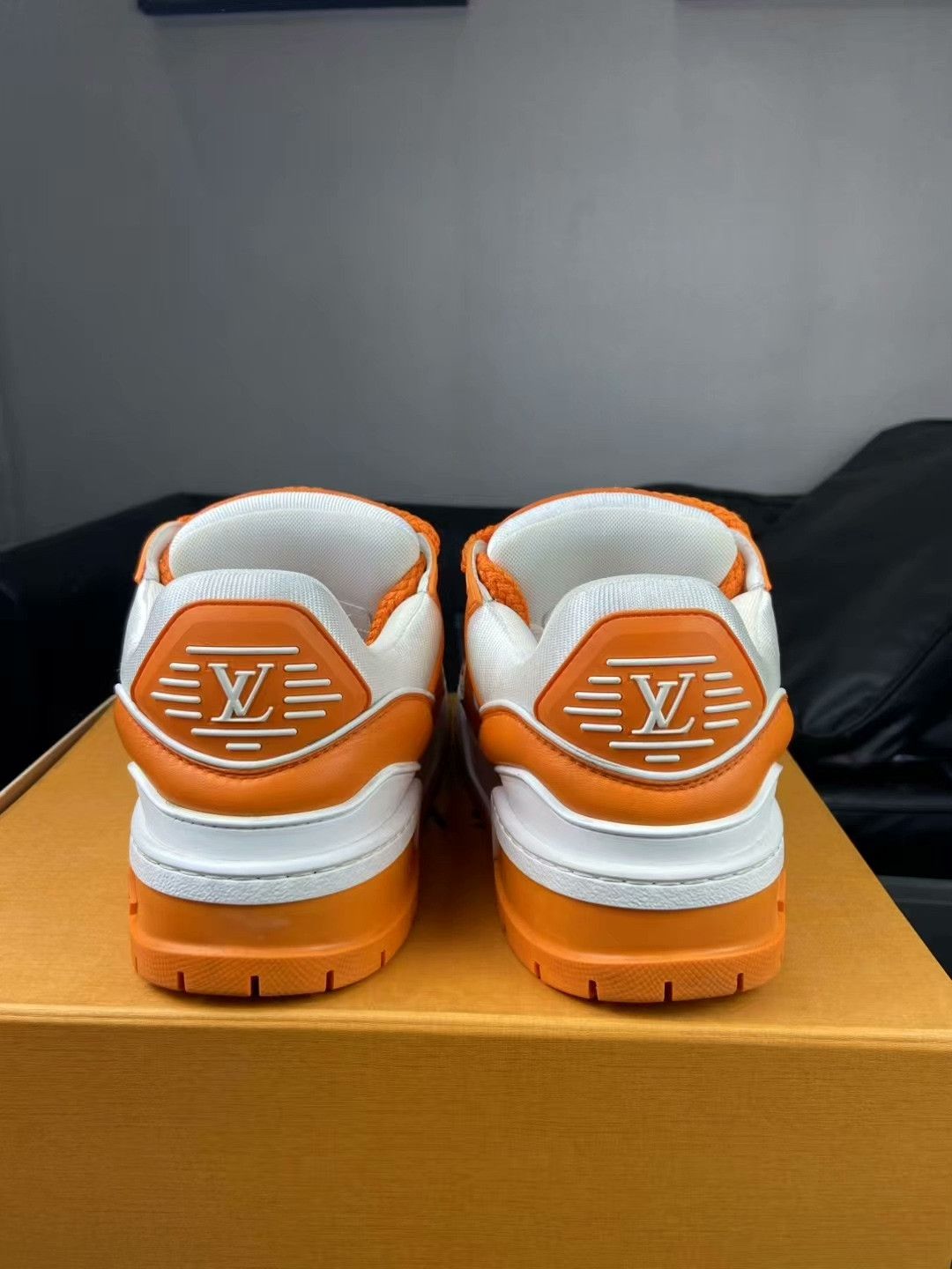 Louis Vuitton Louis Vuitton White Lowtop Sneakers 39 Men Size US 6.5 / EU 39-40 - 4 Thumbnail