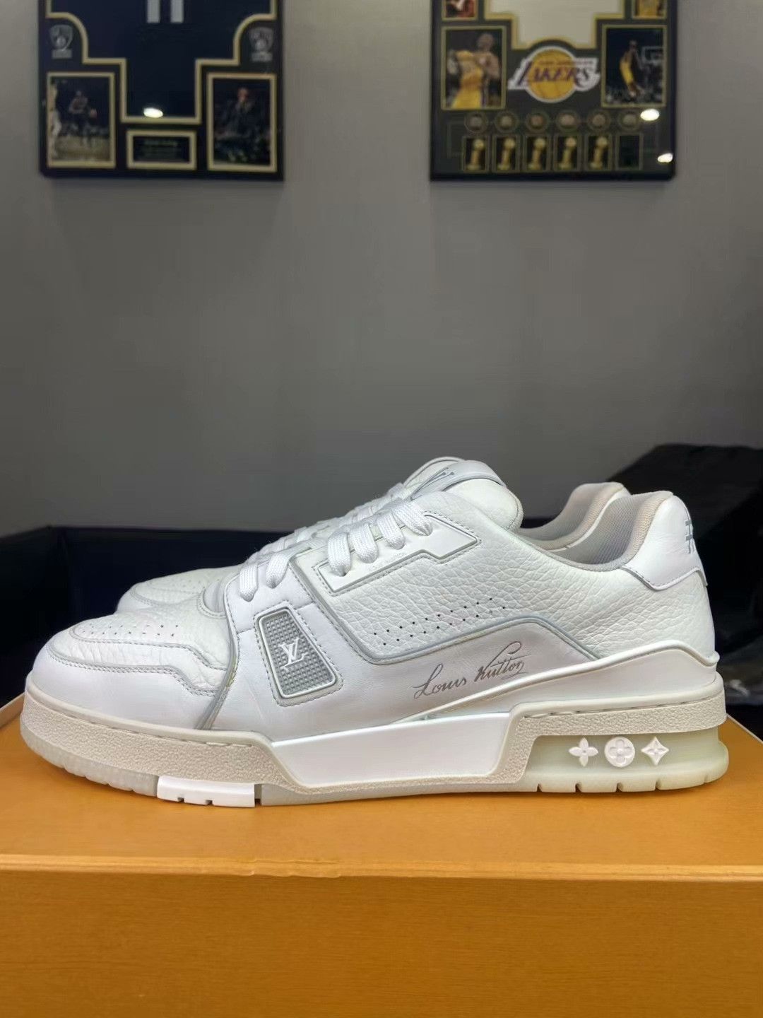 Louis Vuitton Louis Vuitton Training White Lowtop Sneakers 42 Men Size US 9 / EU 42 - 3 Thumbnail