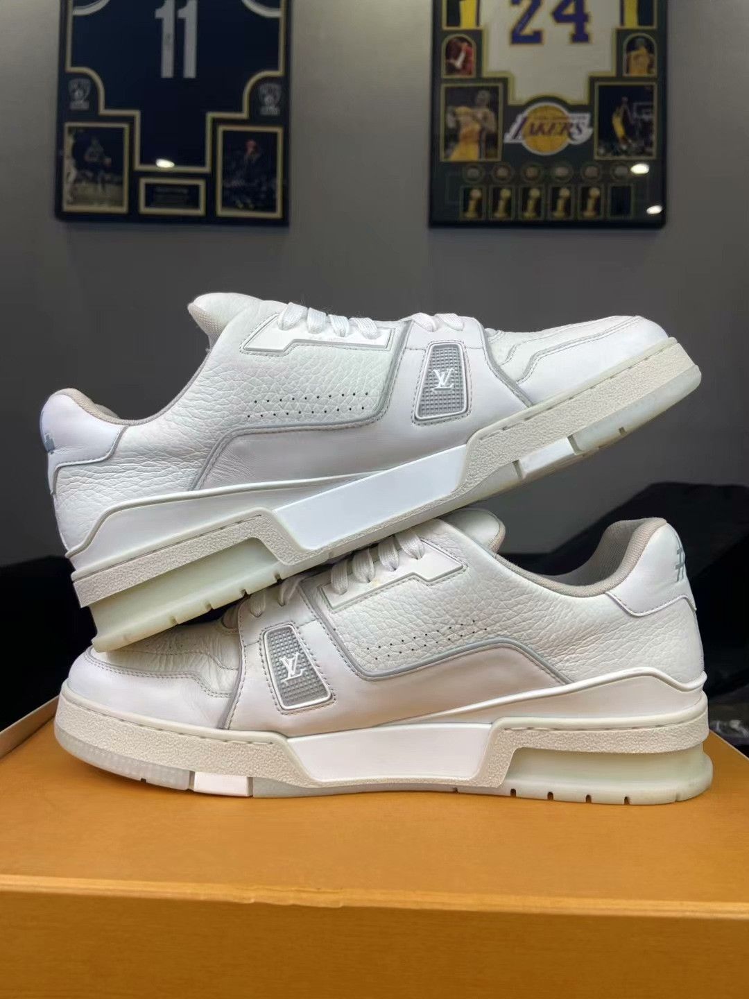 Louis Vuitton Louis Vuitton Training White Lowtop Sneakers 42 Men Size US 9 / EU 42 - 6 Thumbnail