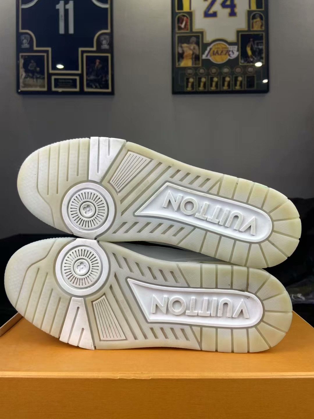 Louis Vuitton Louis Vuitton Training White Lowtop Sneakers 42 Men Size US 9 / EU 42 - 5 Thumbnail