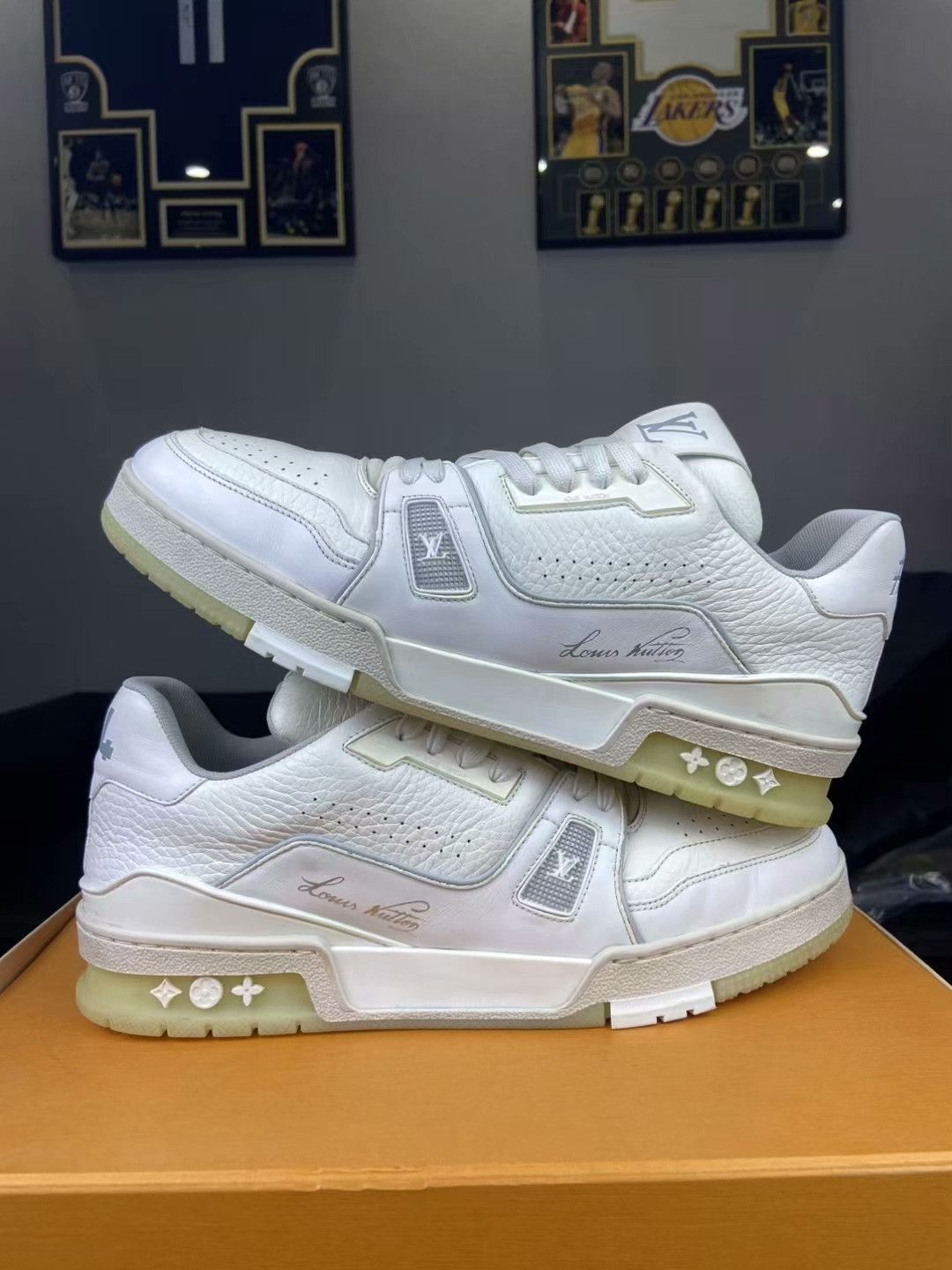 Louis Vuitton Louis Vuitton Training White Lowtop Sneakers 42 Men Size US 9 / EU 42 - 7 Thumbnail