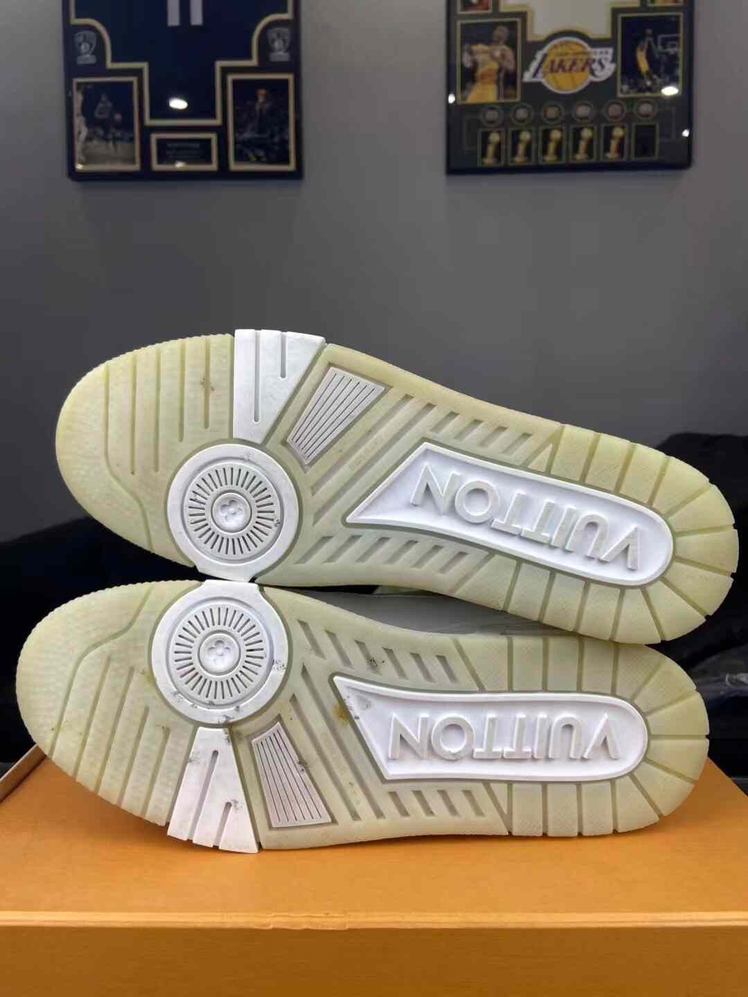 Louis Vuitton Louis Vuitton Training White Lowtop Sneakers 42 Men Size US 9 / EU 42 - 5 Thumbnail