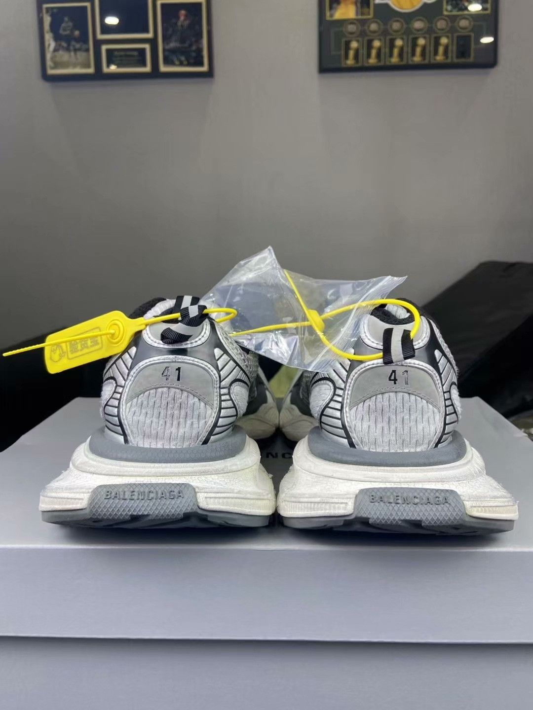 Balenciaga Balenciaga Silver Lowtop Sneakers XXXL Women Size US 8 / IT 38 - 4 Thumbnail