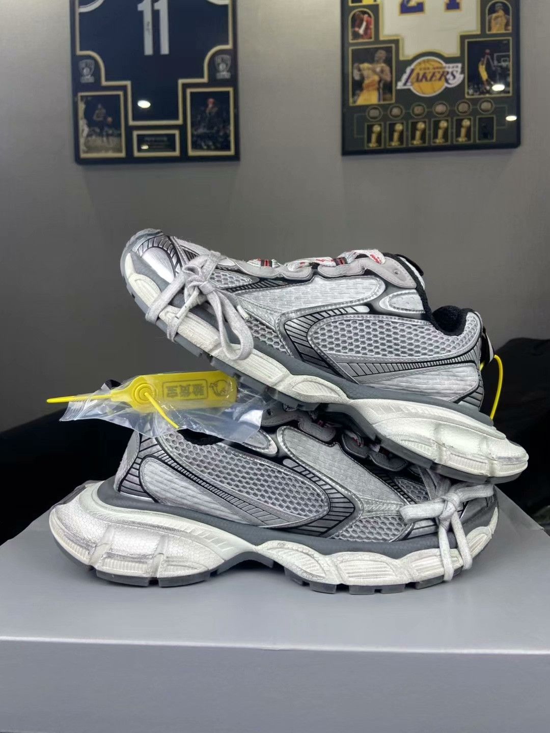 Balenciaga Balenciaga Silver Lowtop Sneakers XXXL Women Size US 8 / IT 38 - 7 Thumbnail