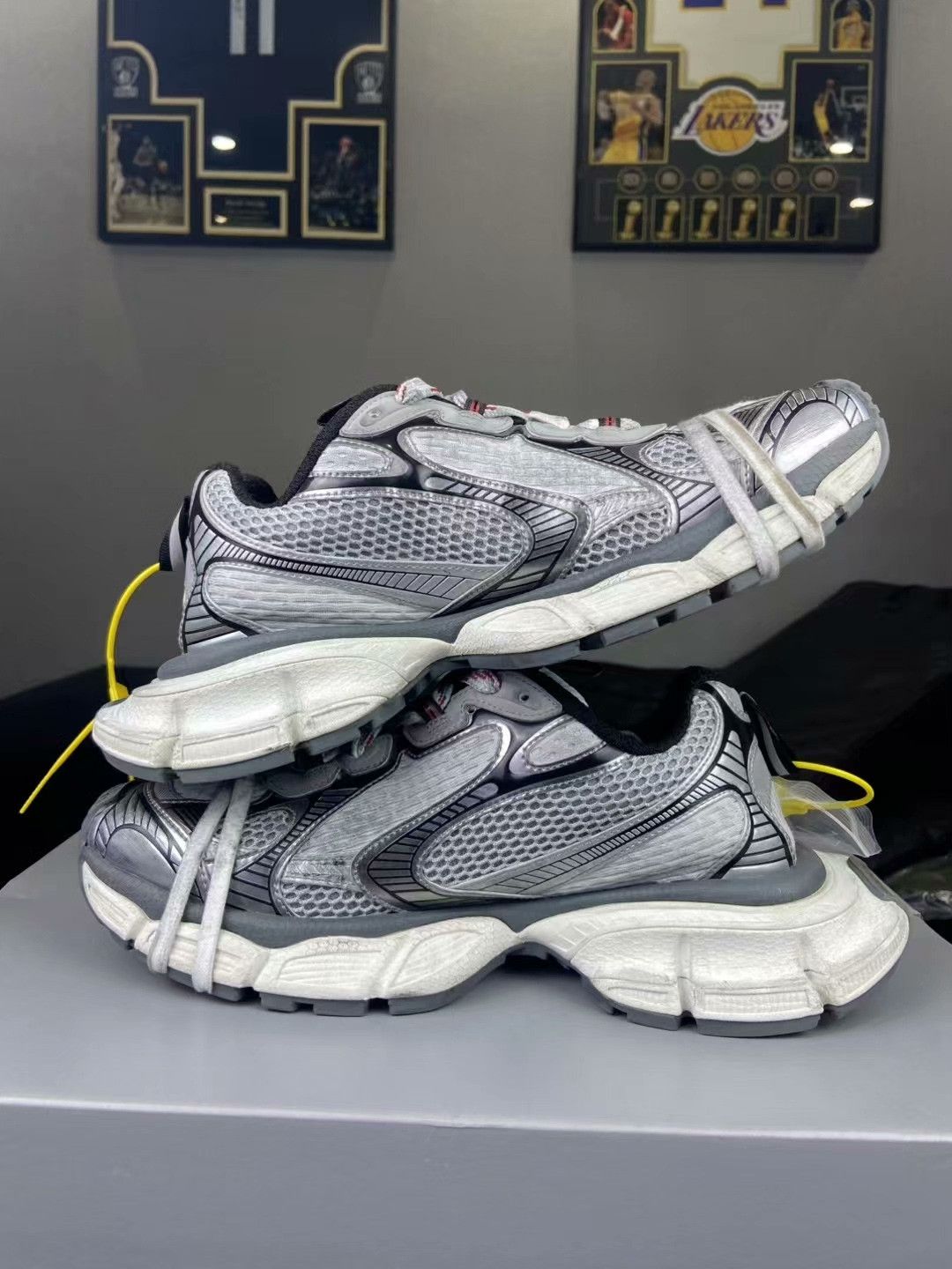 Balenciaga Balenciaga Silver Lowtop Sneakers XXXL Women Size US 8 / IT 38 - 6 Thumbnail