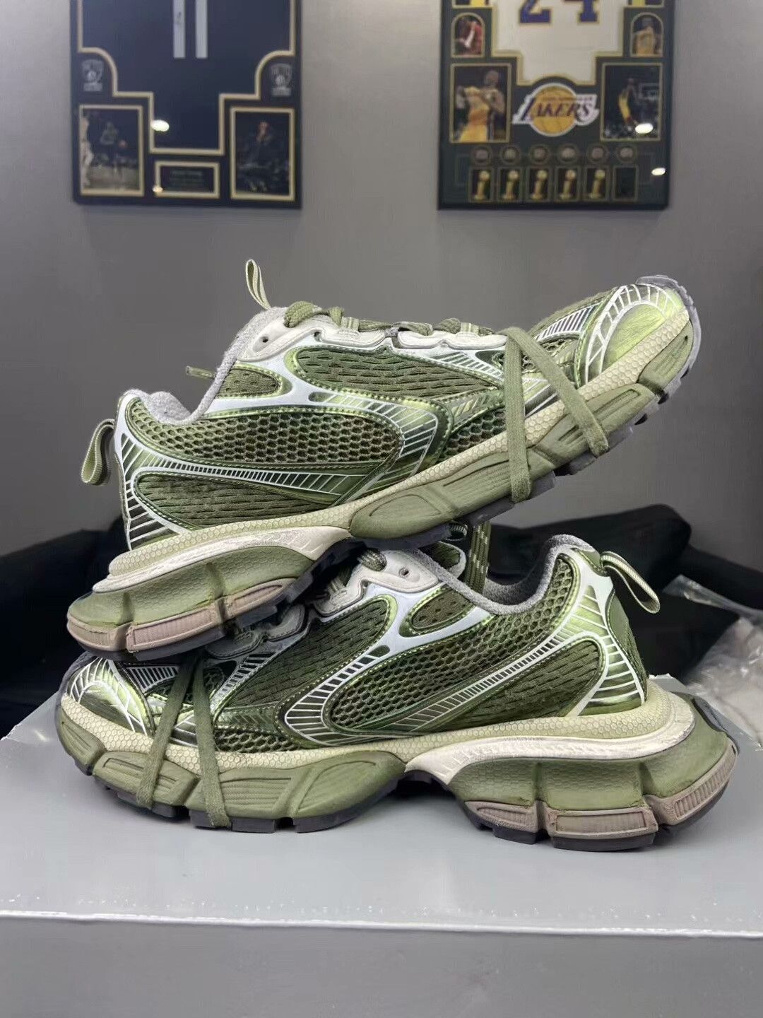 Balenciaga Balenciaga Green Lowtop Sneakers XXXL Men Size US 10 / EU 43 - 6 Thumbnail