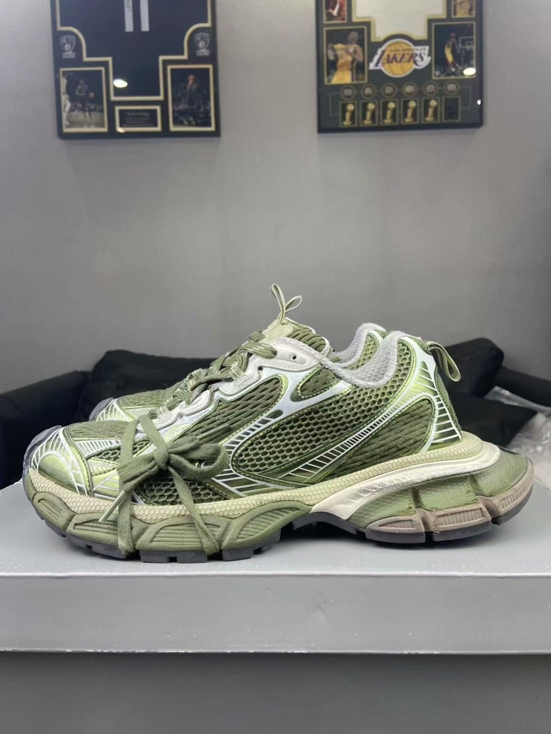 Balenciaga Balenciaga Green Lowtop Sneakers XXXL Men Size US 10 / EU 43 - 3 Thumbnail
