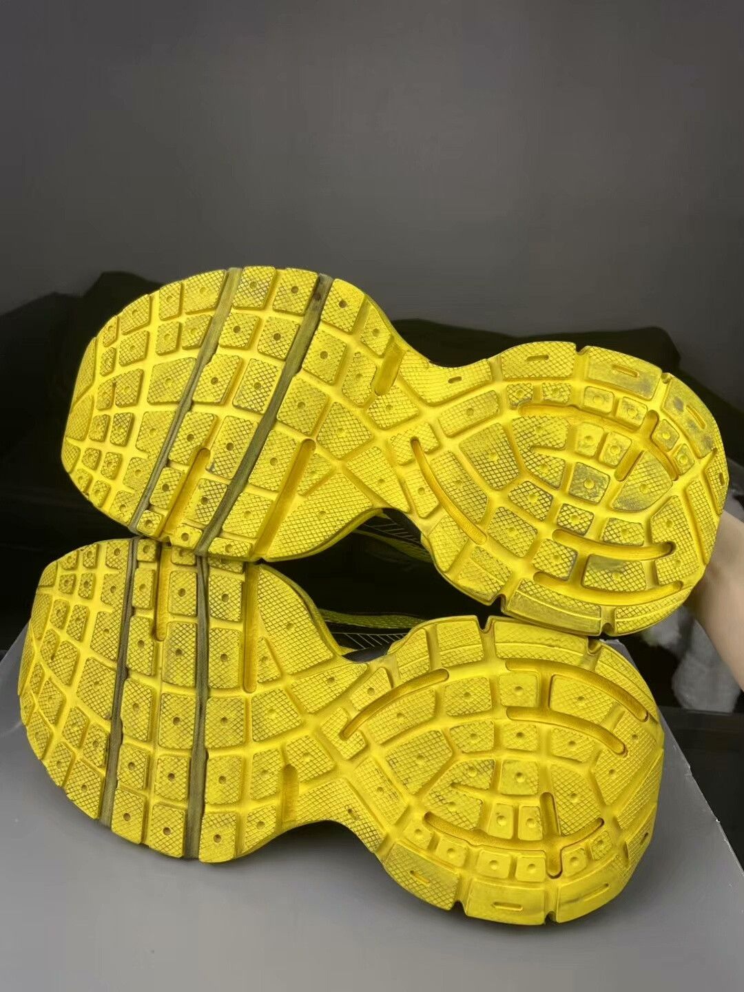 Balenciaga Balenciaga Distressed Yellow Lowtop Sneakers XXXL Men Size US 10 / EU 43 - 5 Thumbnail