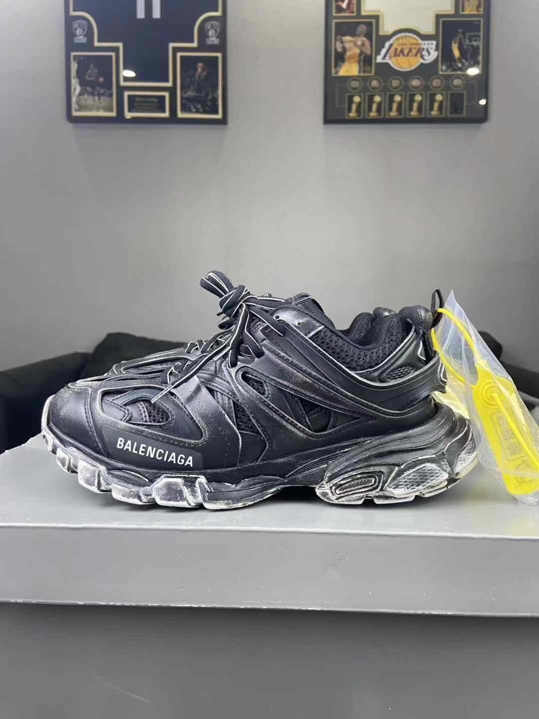 Balenciaga Balenciaga Distressed Black Lowtop Sneakers 39 Men Size US 6.5 / EU 39-40 - 3 Thumbnail