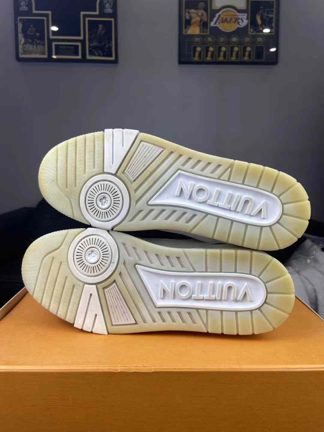 Louis Vuitton Louis Vuitton Training White Lowtop Sneakers 40 Men Size US 7.5 / EU 40-41 - 5 Thumbnail