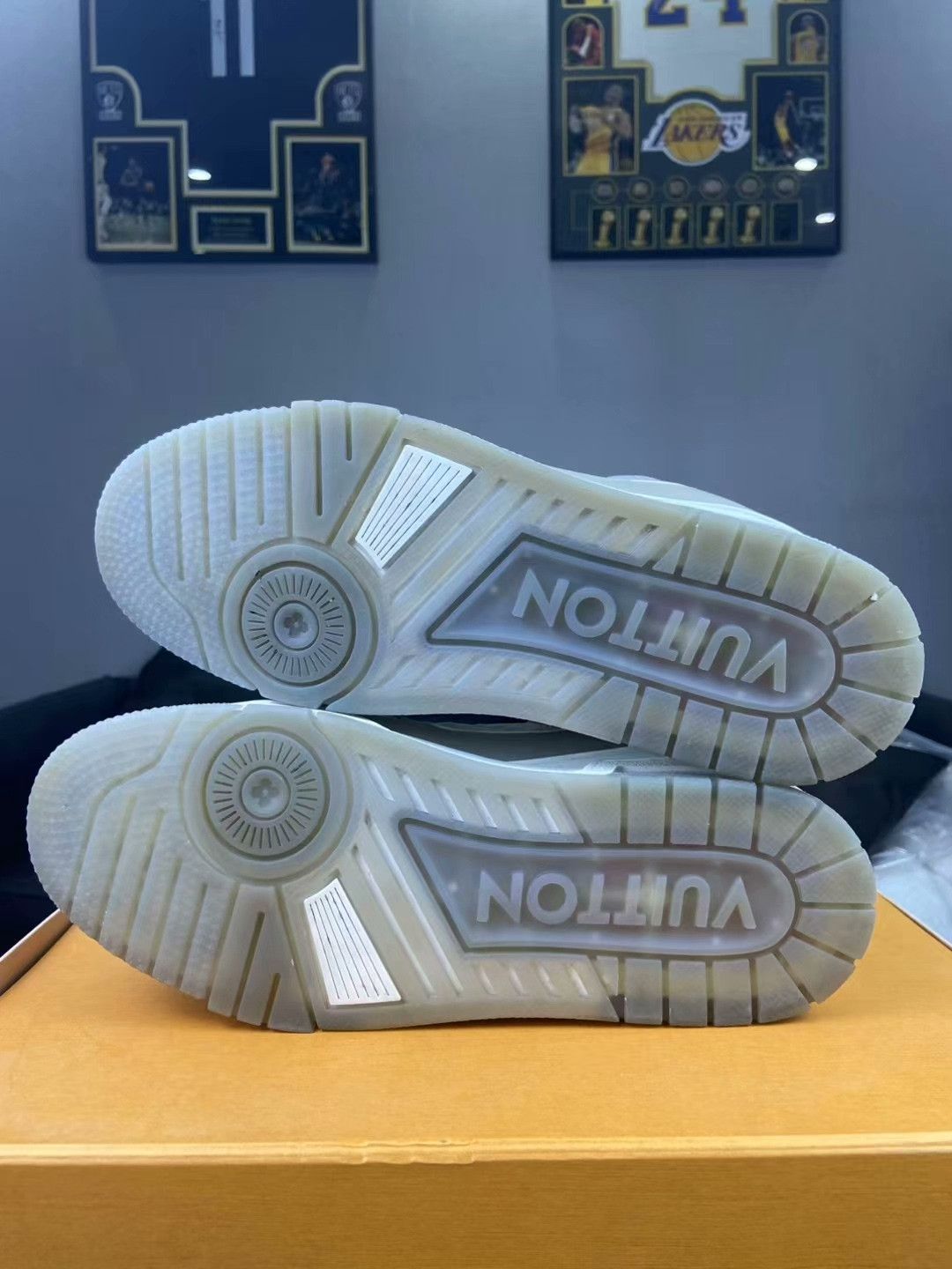 Louis Vuitton Louis Vuitton Training Gray Lowtop Sneakers 40 Men Size US 7.5 / EU 40-41 - 5 Thumbnail
