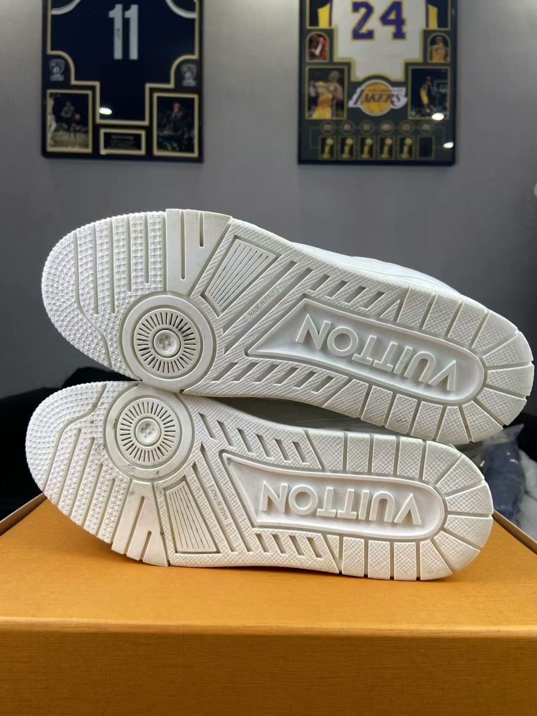 Louis Vuitton Louis Vuitton Training White Lowtop Sneakers 40 Men Size US 7.5 / EU 40-41 - 5 Thumbnail