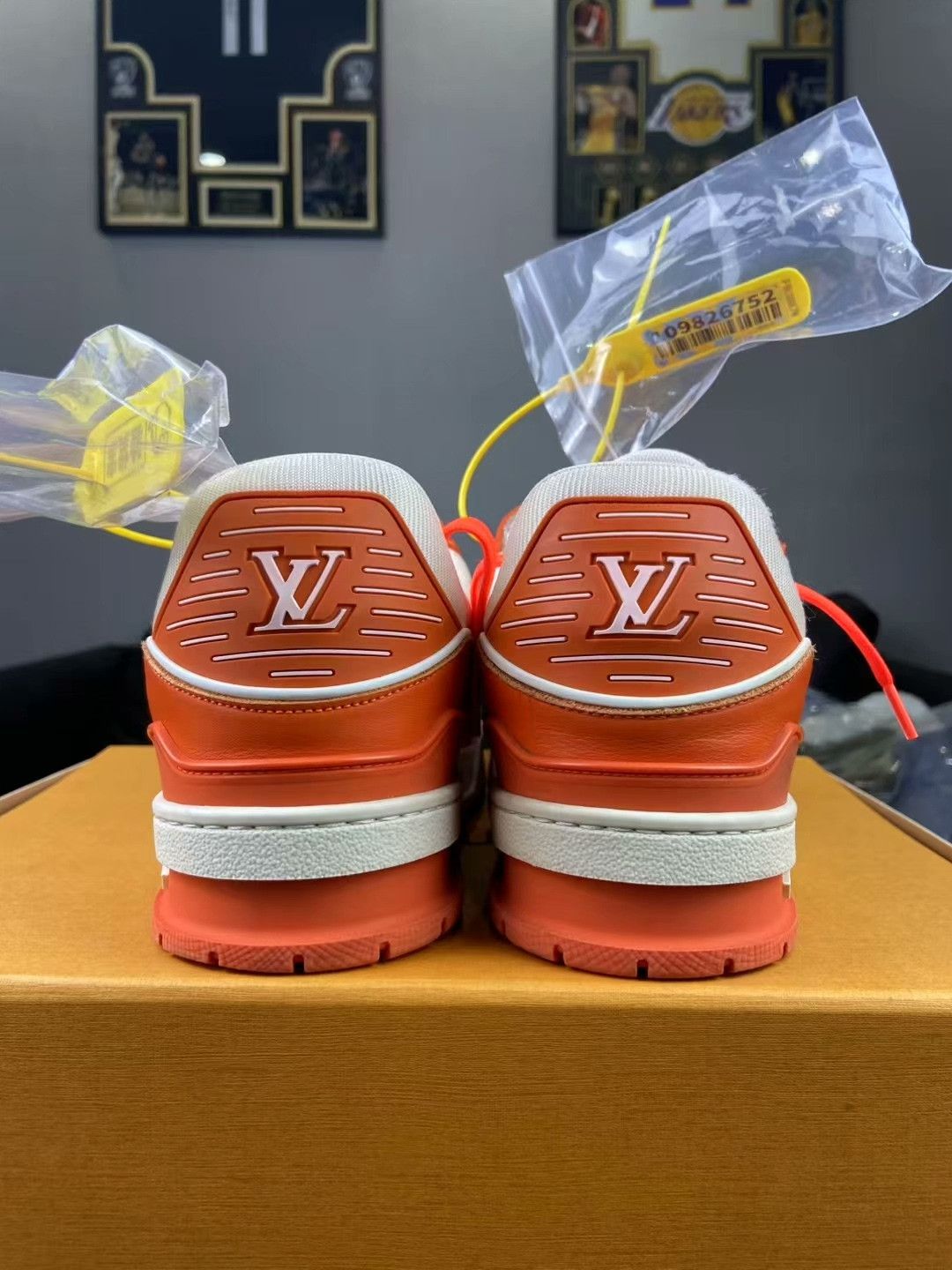 Louis Vuitton Louis Vuitton Training White Lowtop Sneakers 41 Men Size US 8.5 / EU 41-42 - 4 Thumbnail