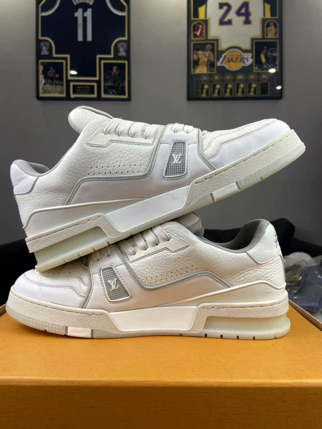 Louis Vuitton Louis Vuitton Training White Lowtop Sneakers 42 Men Size US 9 / EU 42 - 6 Thumbnail