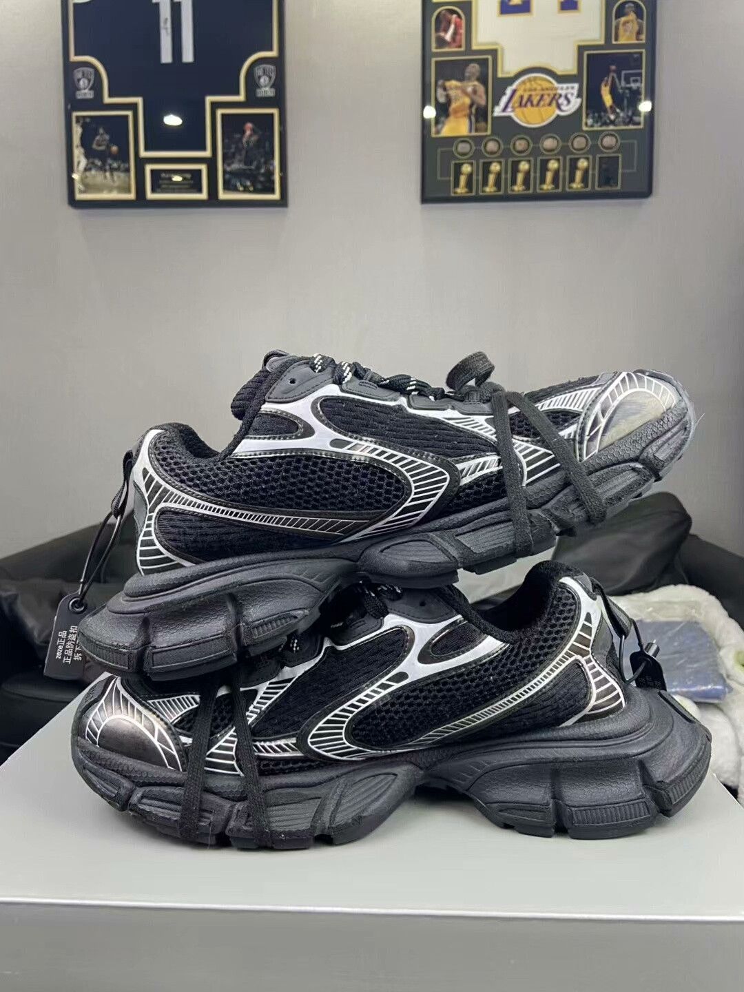 Balenciaga Balenciaga Silver Lowtop Sneakers XXXL Men Size US 10 / EU 43 - 6 Thumbnail