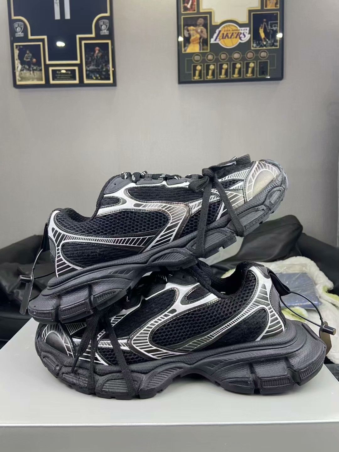 Balenciaga Balenciaga Silver Lowtop Sneakers XXXL Men Size US 10 / EU 43 - 7 Thumbnail